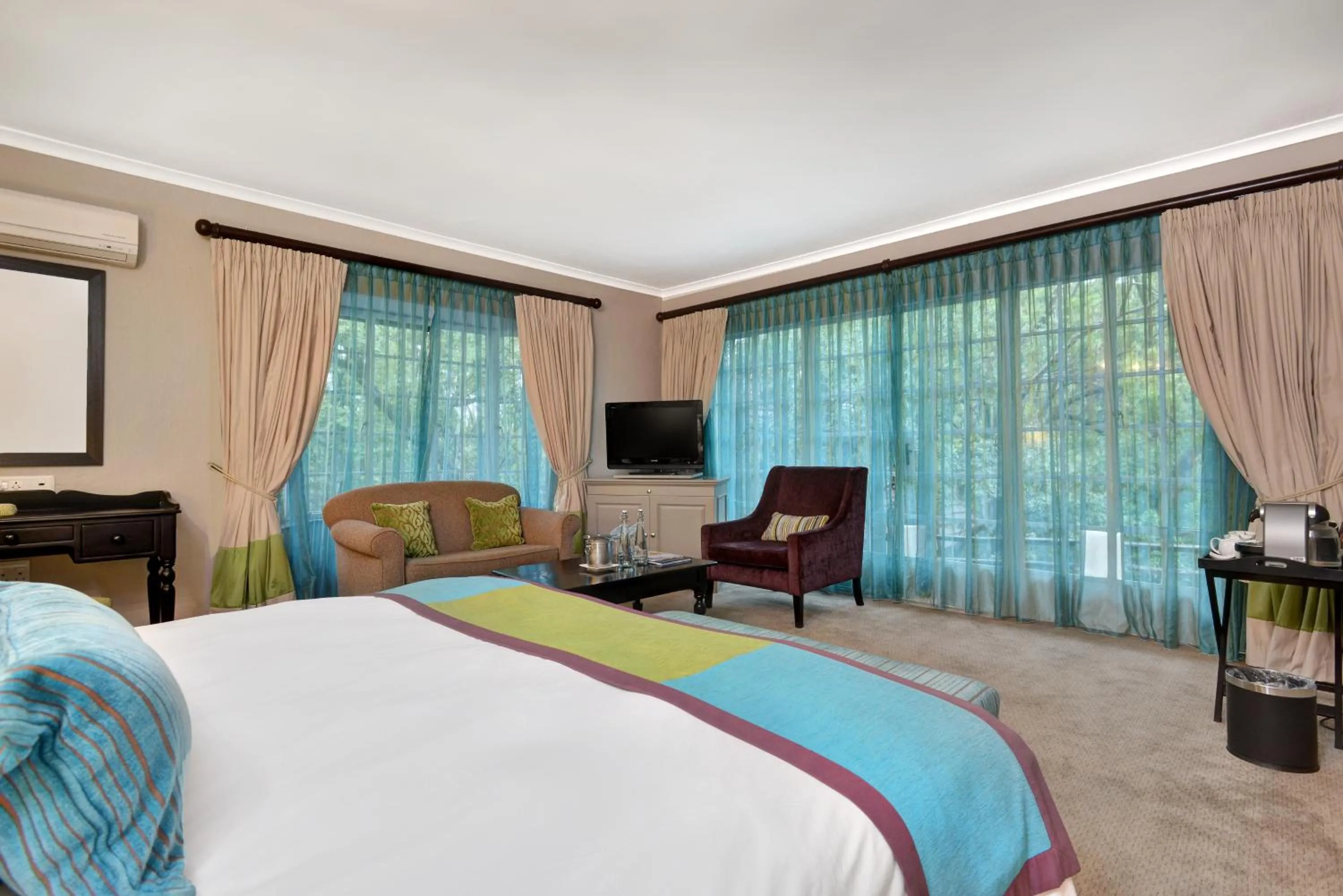 Bedroom, Bed in Mount Grace Hotel & Spa