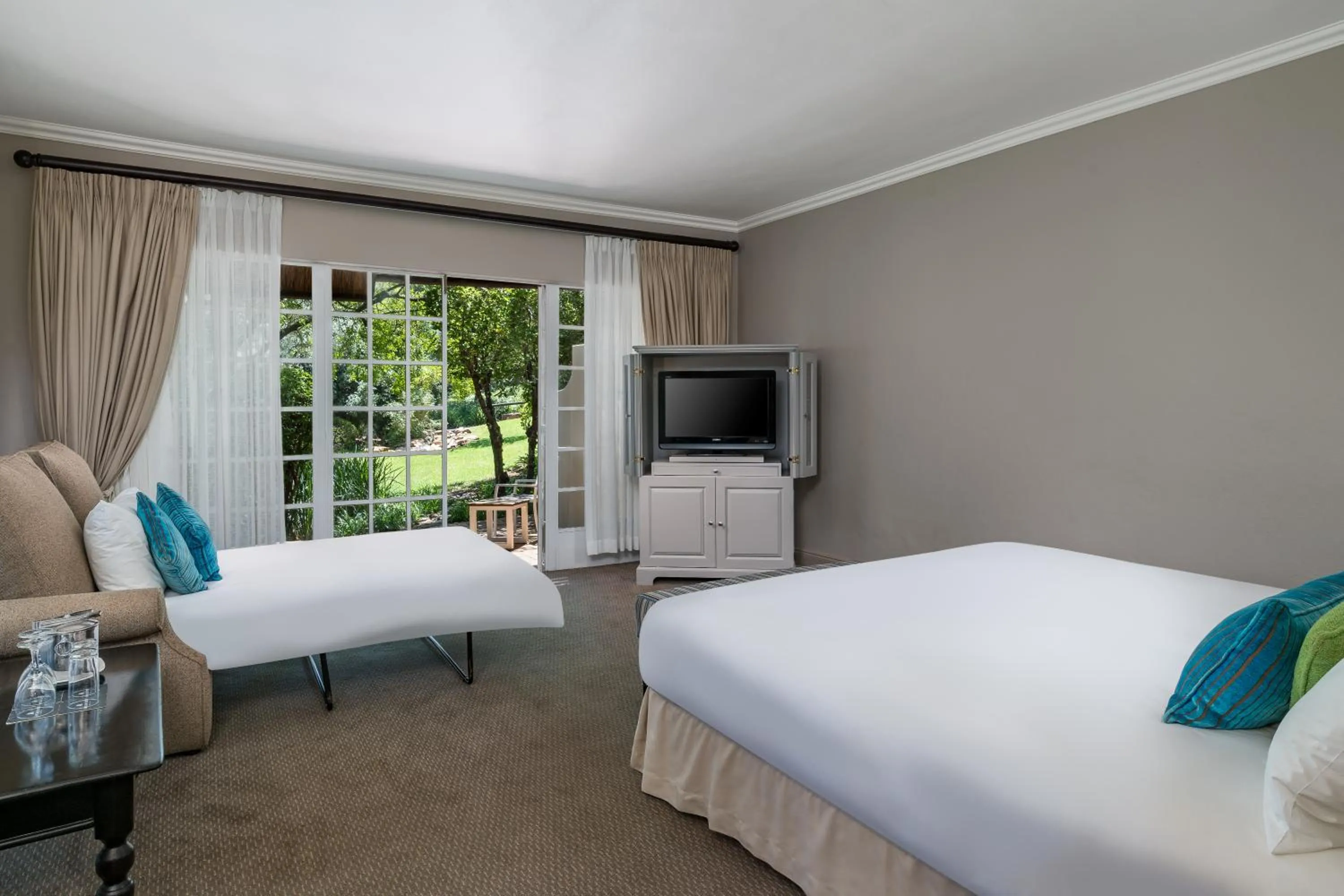 Photo of the whole room, Bed in Mount Grace Hotel & Spa