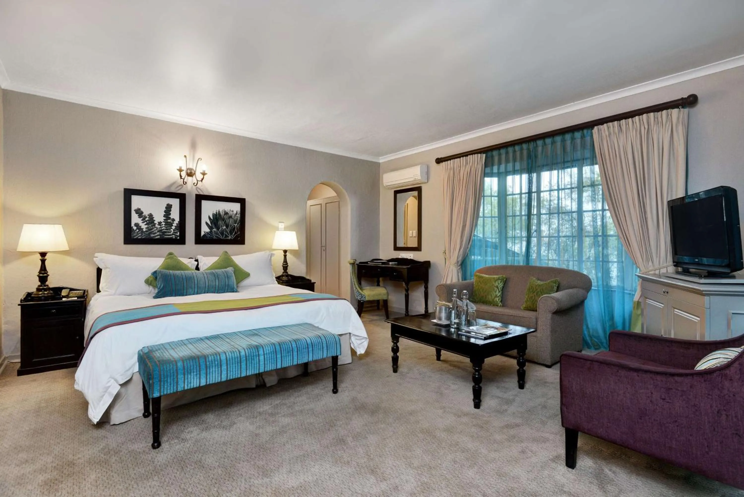 Photo of the whole room, Bed in Mount Grace Hotel & Spa