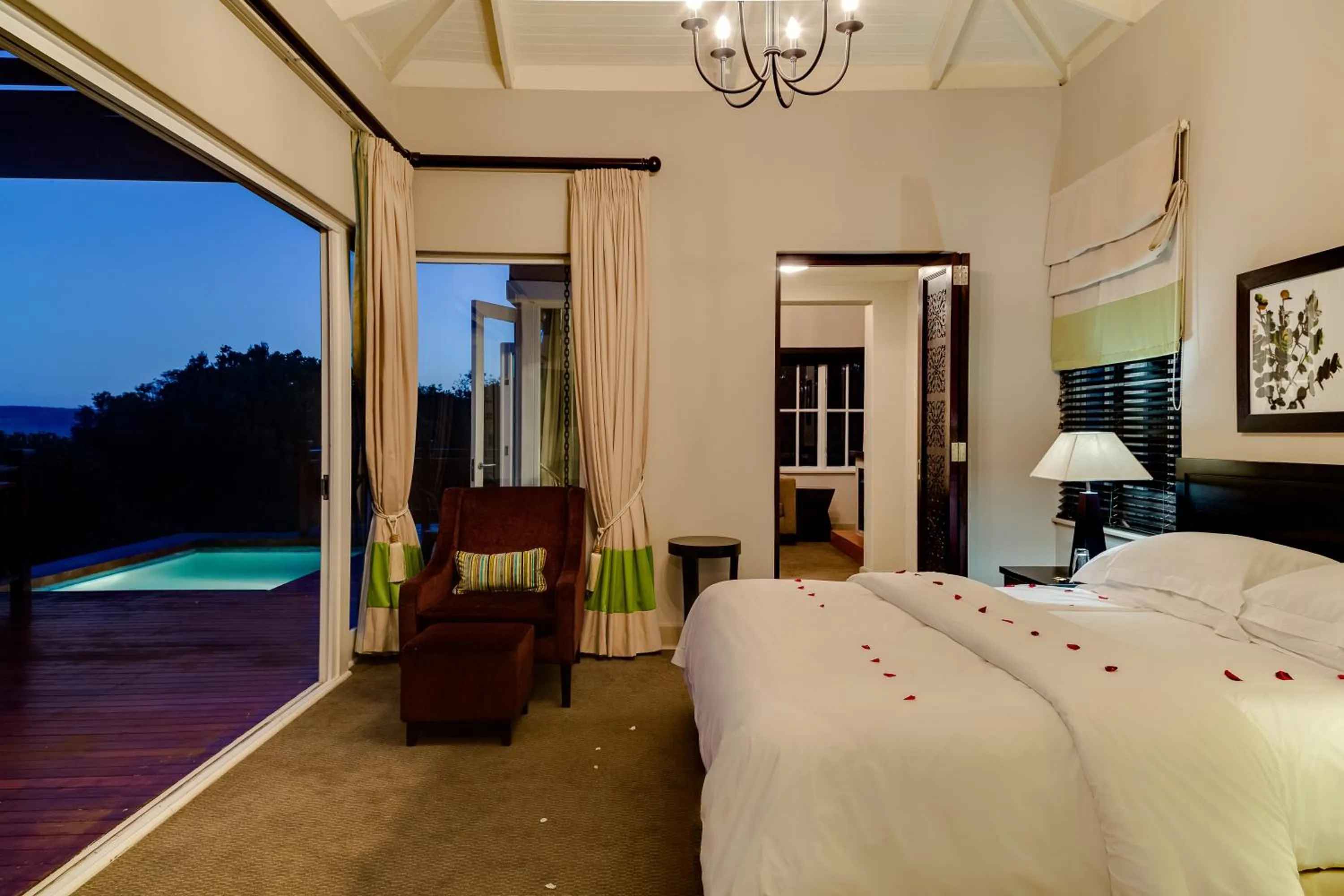 Bedroom, Bed in Mount Grace Hotel & Spa