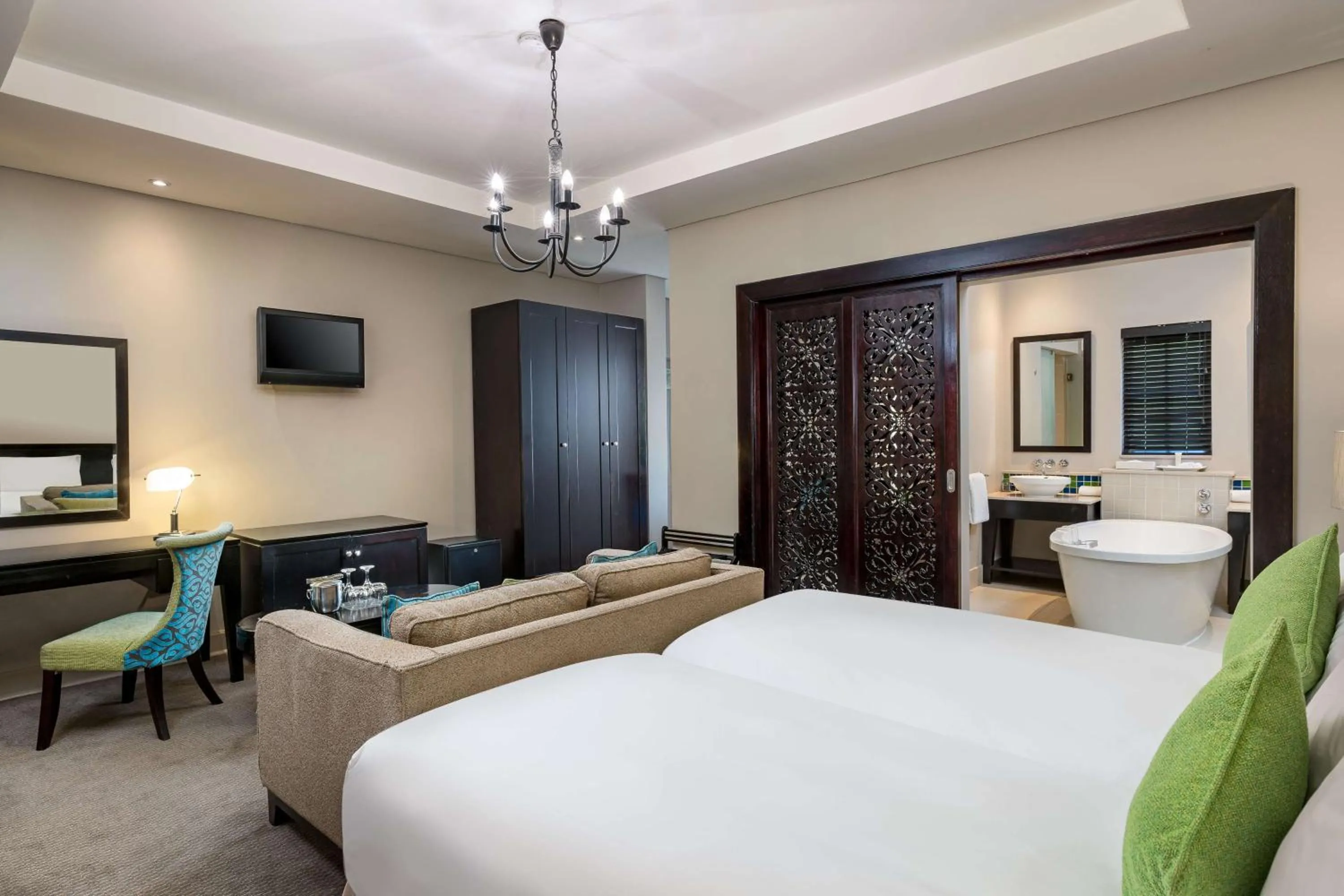 Photo of the whole room, Bed in Mount Grace Hotel & Spa