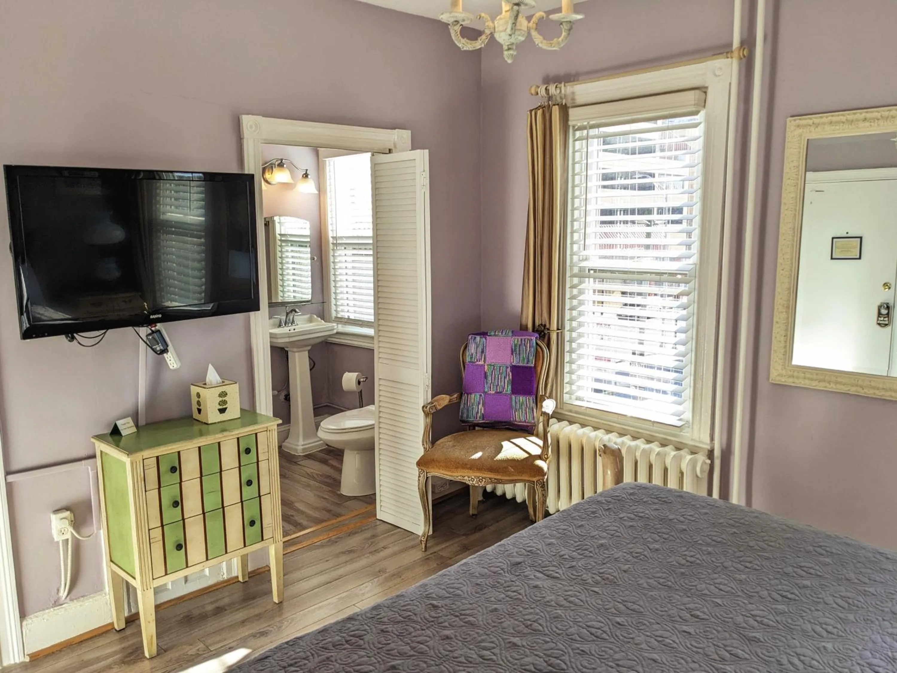 Bed in Chelsea Pub and Inn