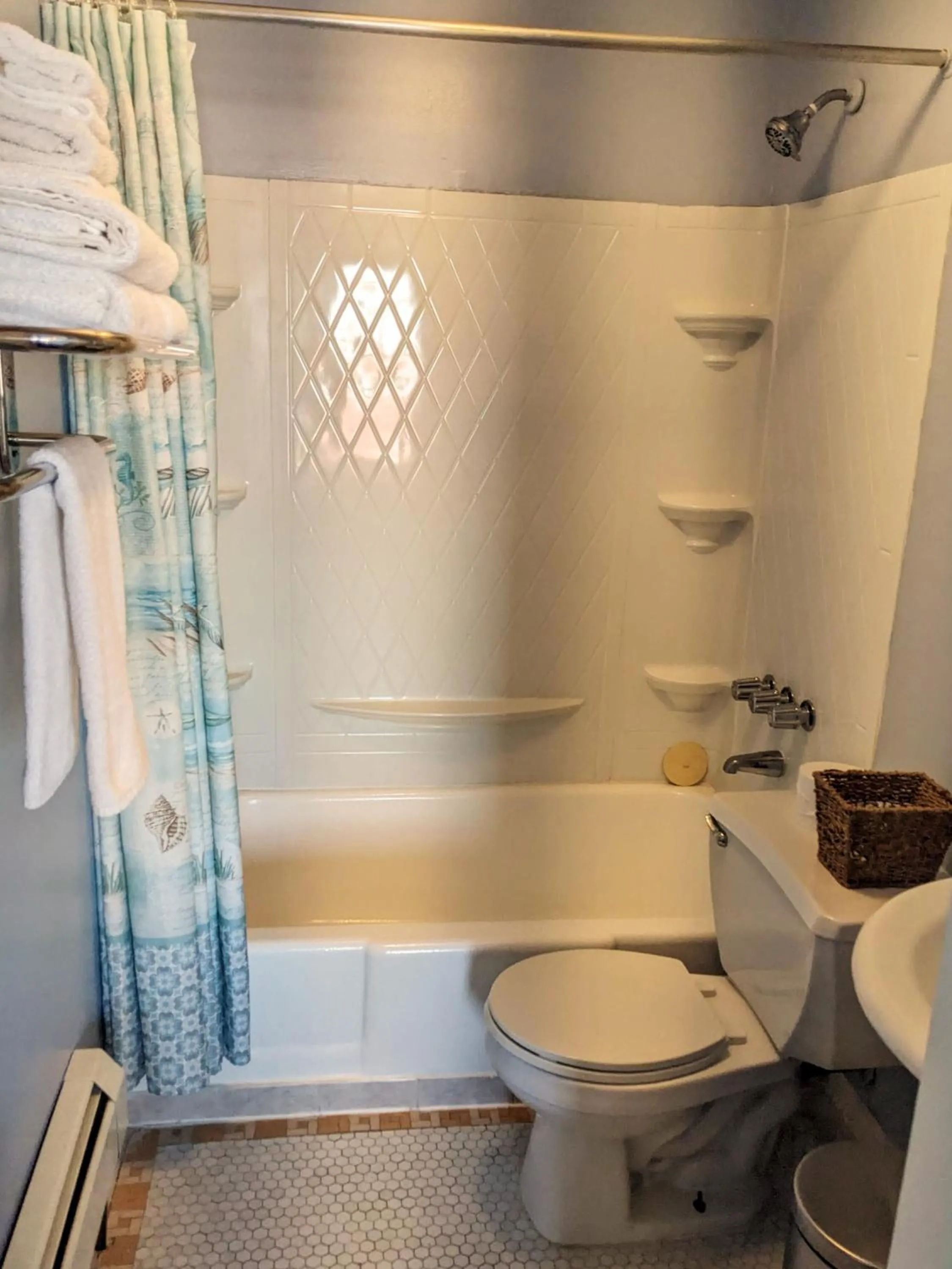 Shower in Chelsea Pub and Inn