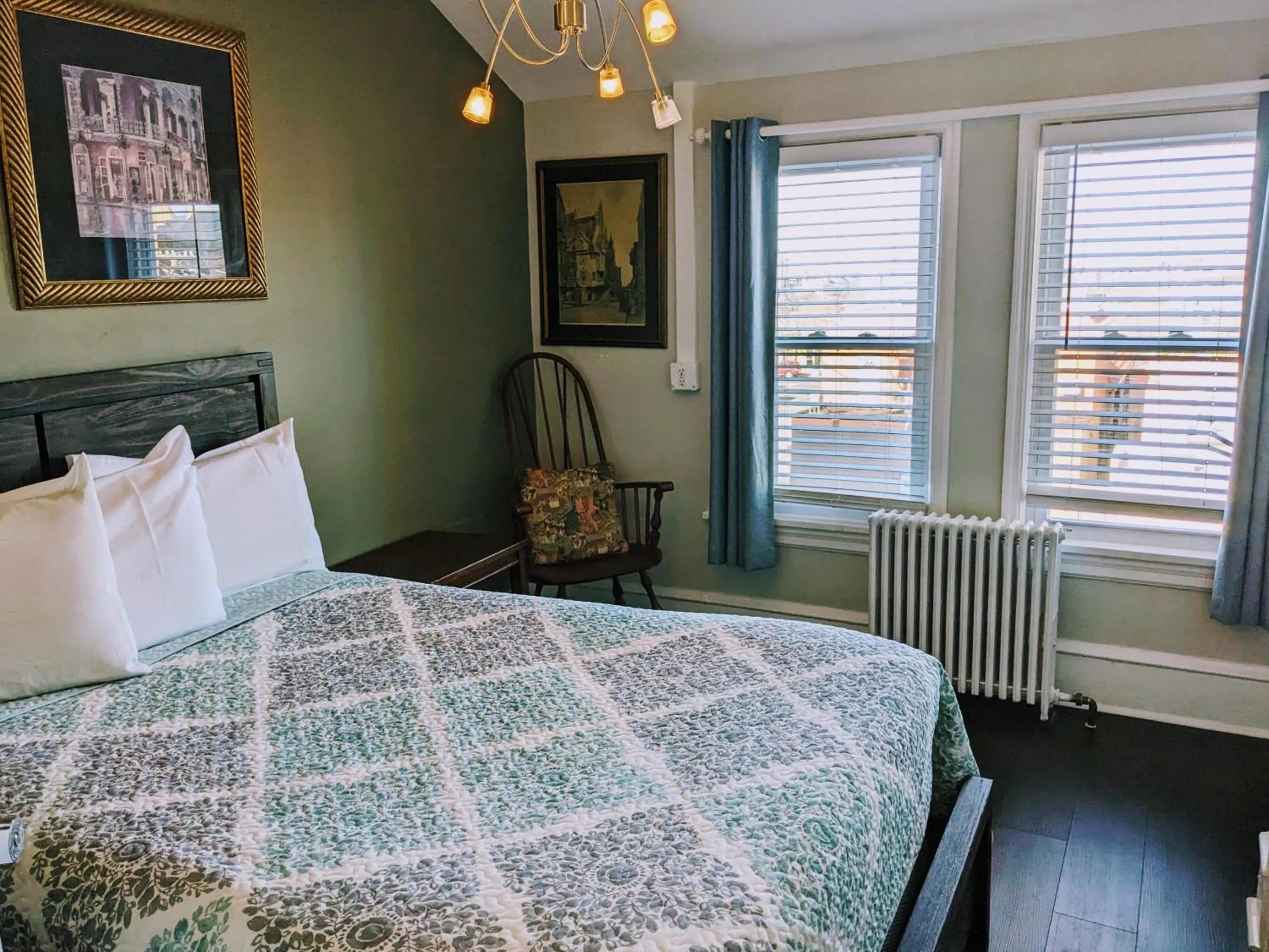 Bed in Chelsea Pub and Inn