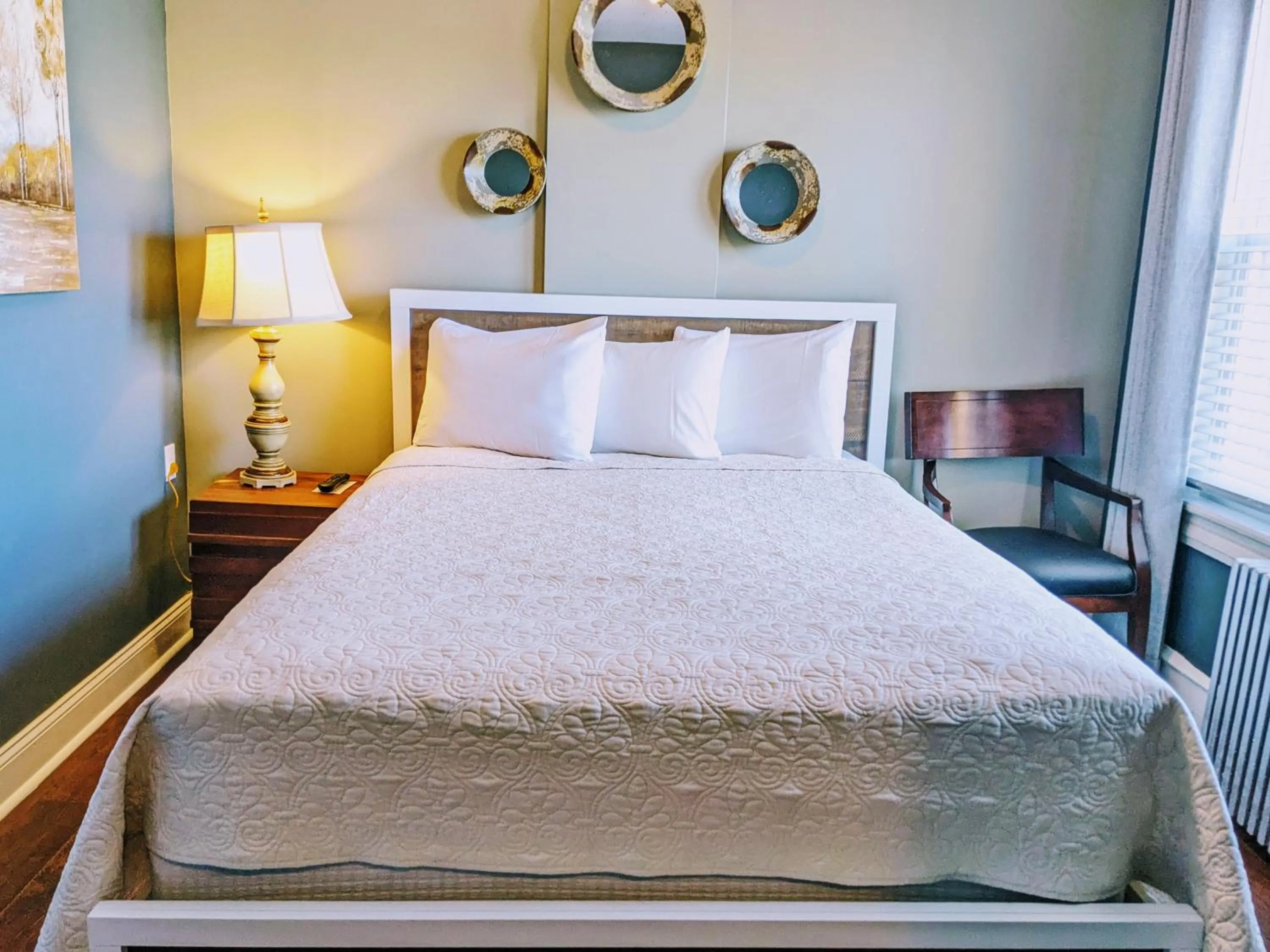 Bed in Chelsea Pub and Inn