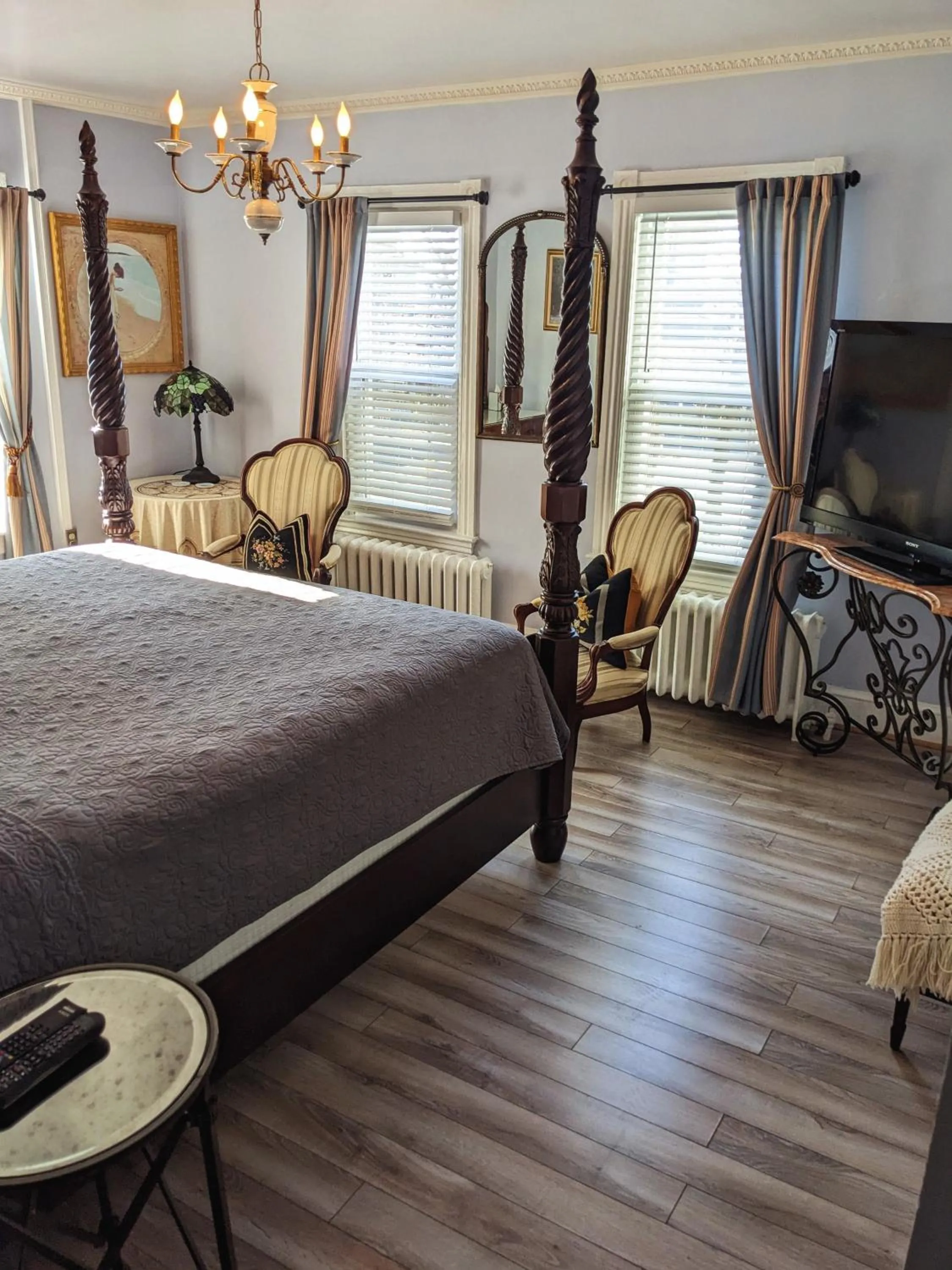 Bed in Chelsea Pub and Inn