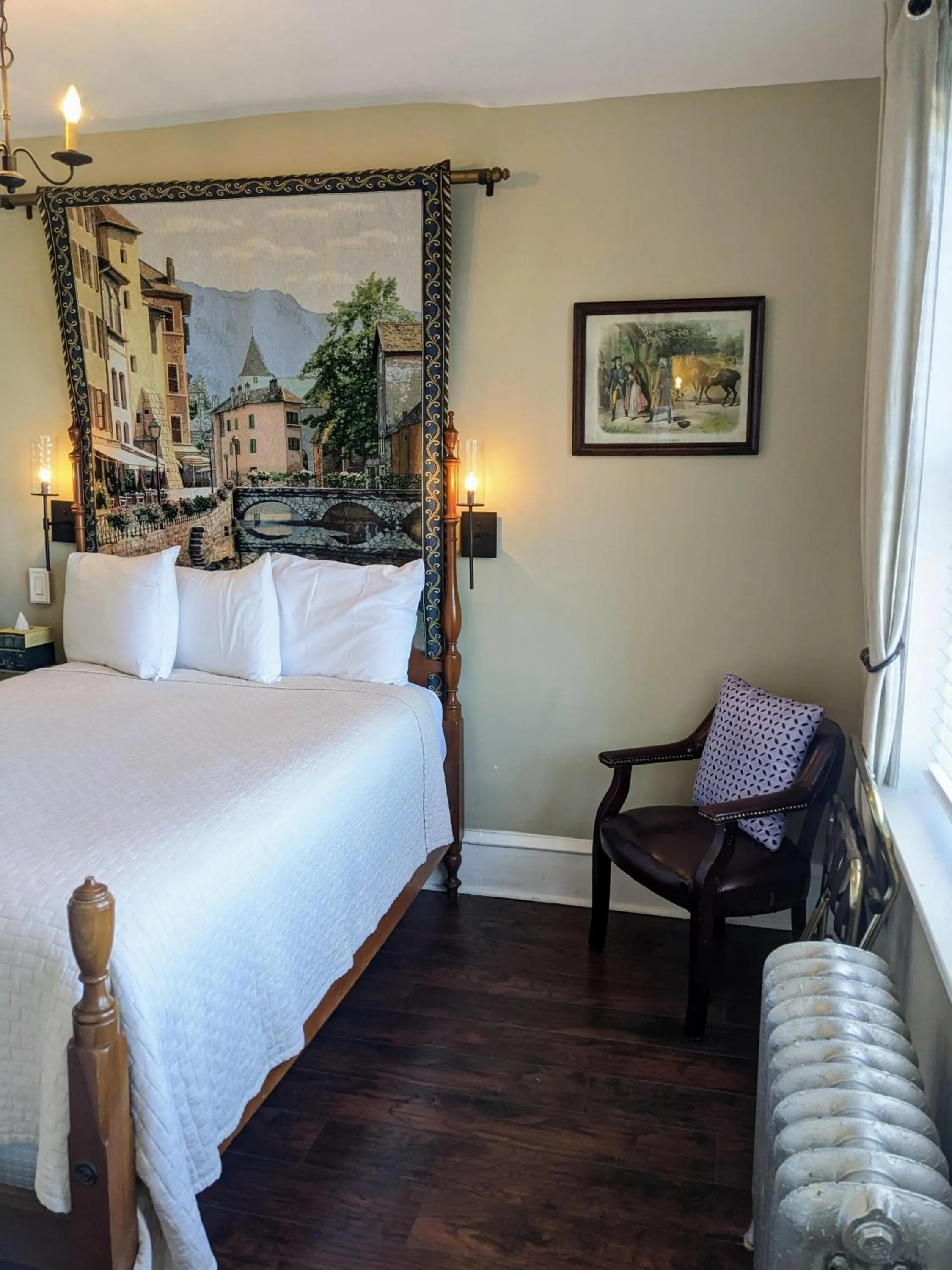 Bed in Chelsea Pub and Inn