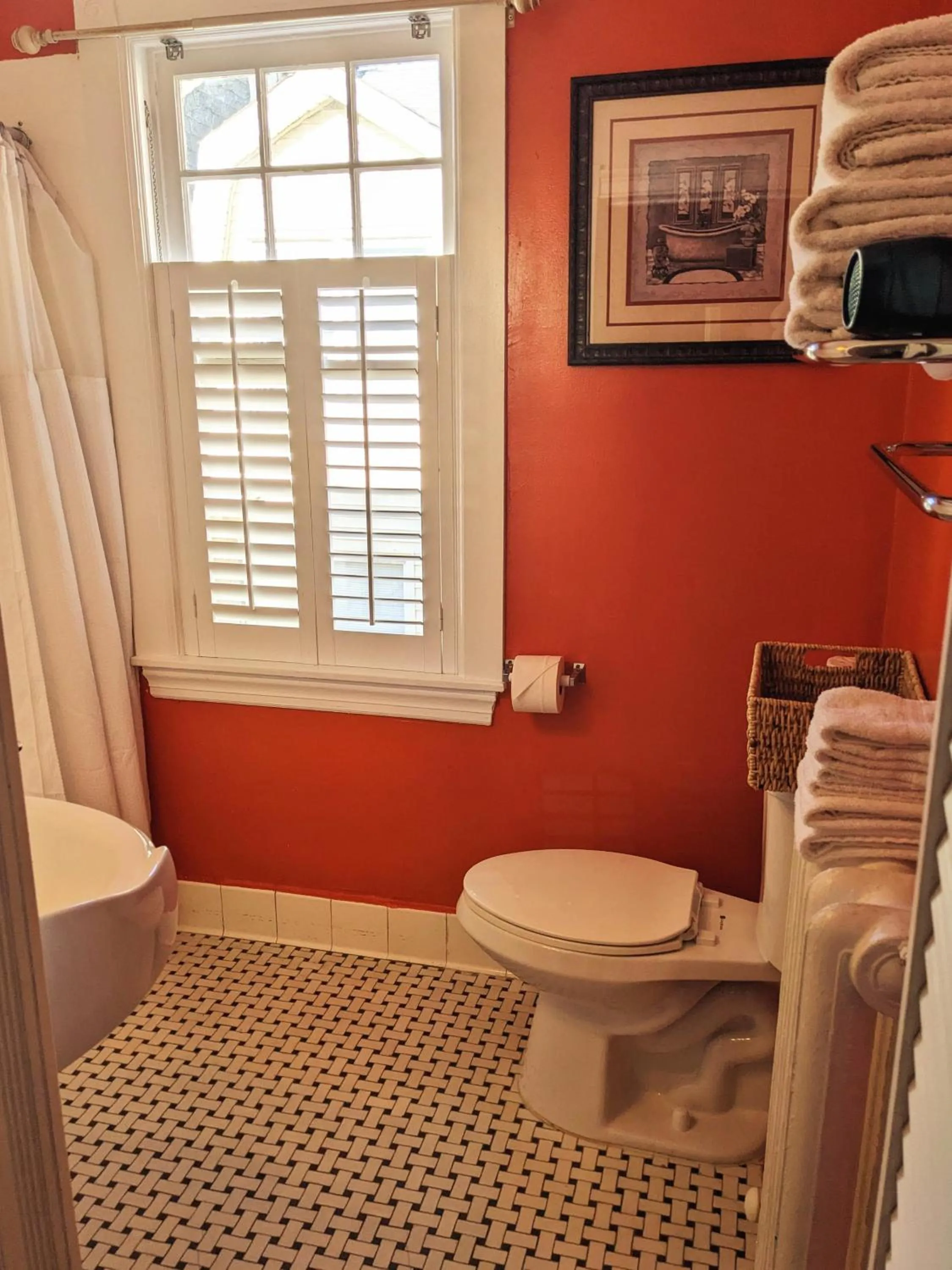 Shower in Chelsea Pub and Inn