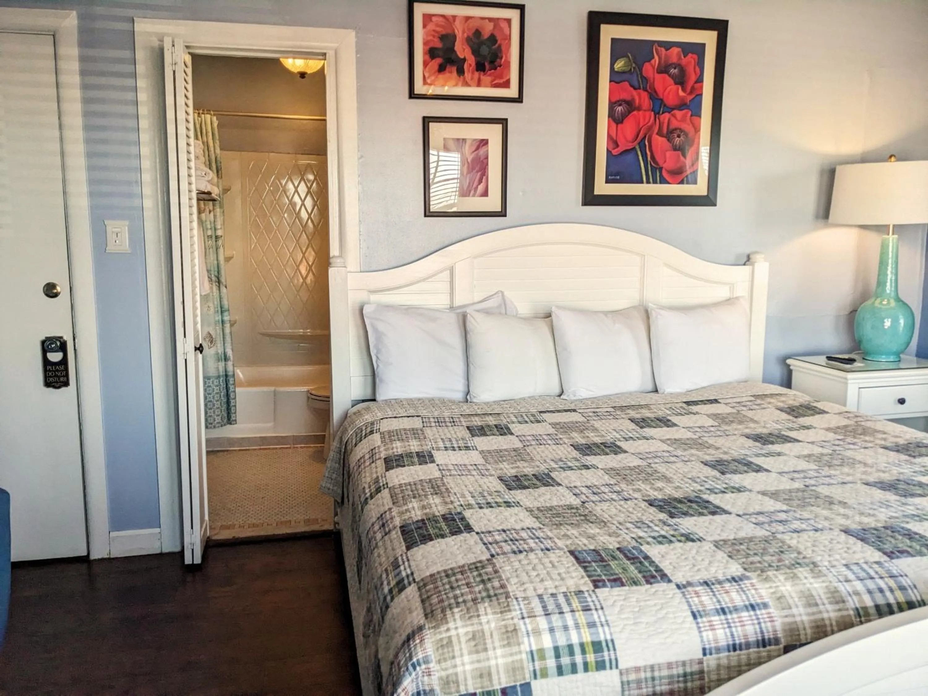 Bed in Chelsea Pub and Inn