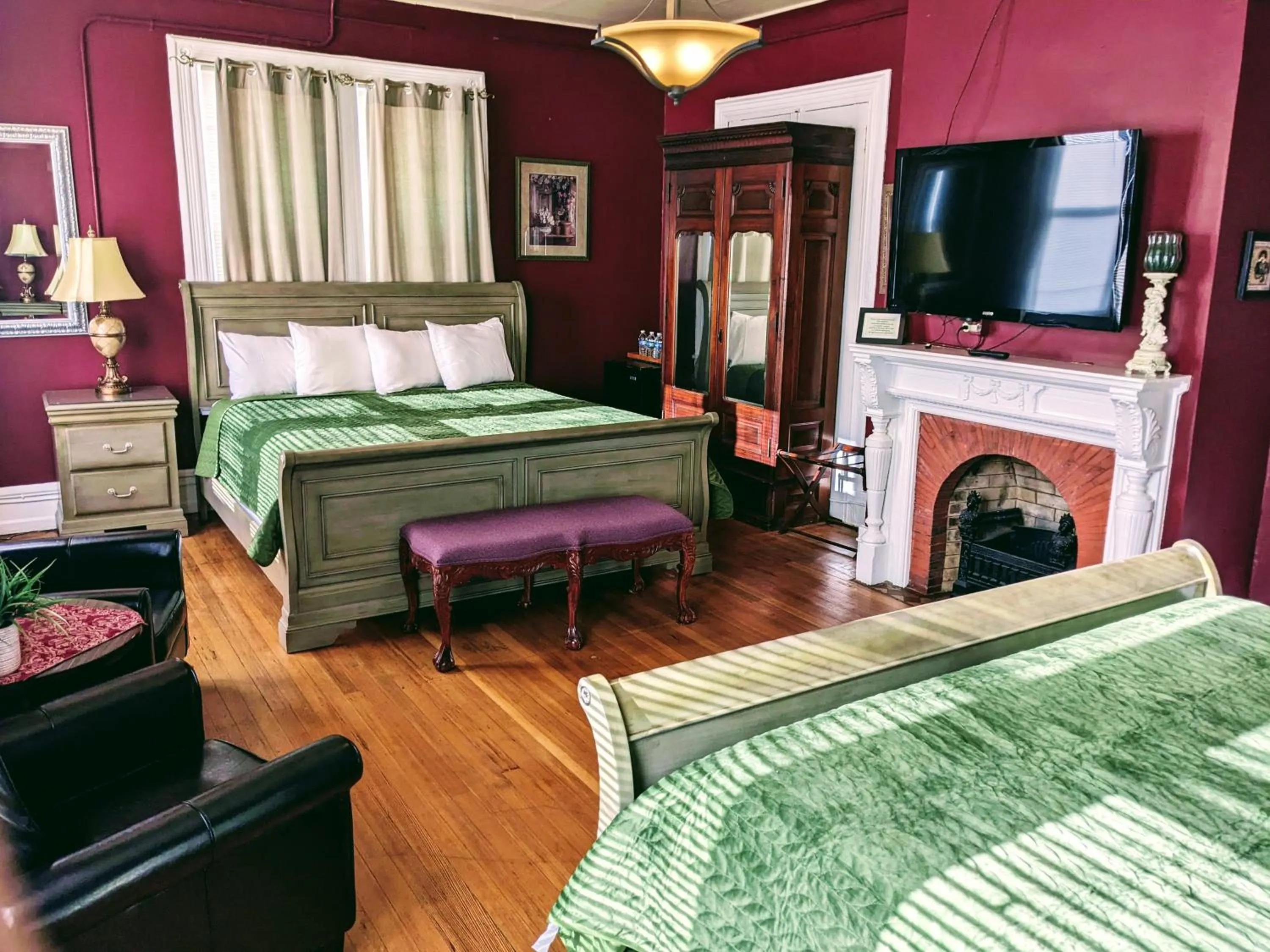 Bed in Chelsea Pub and Inn