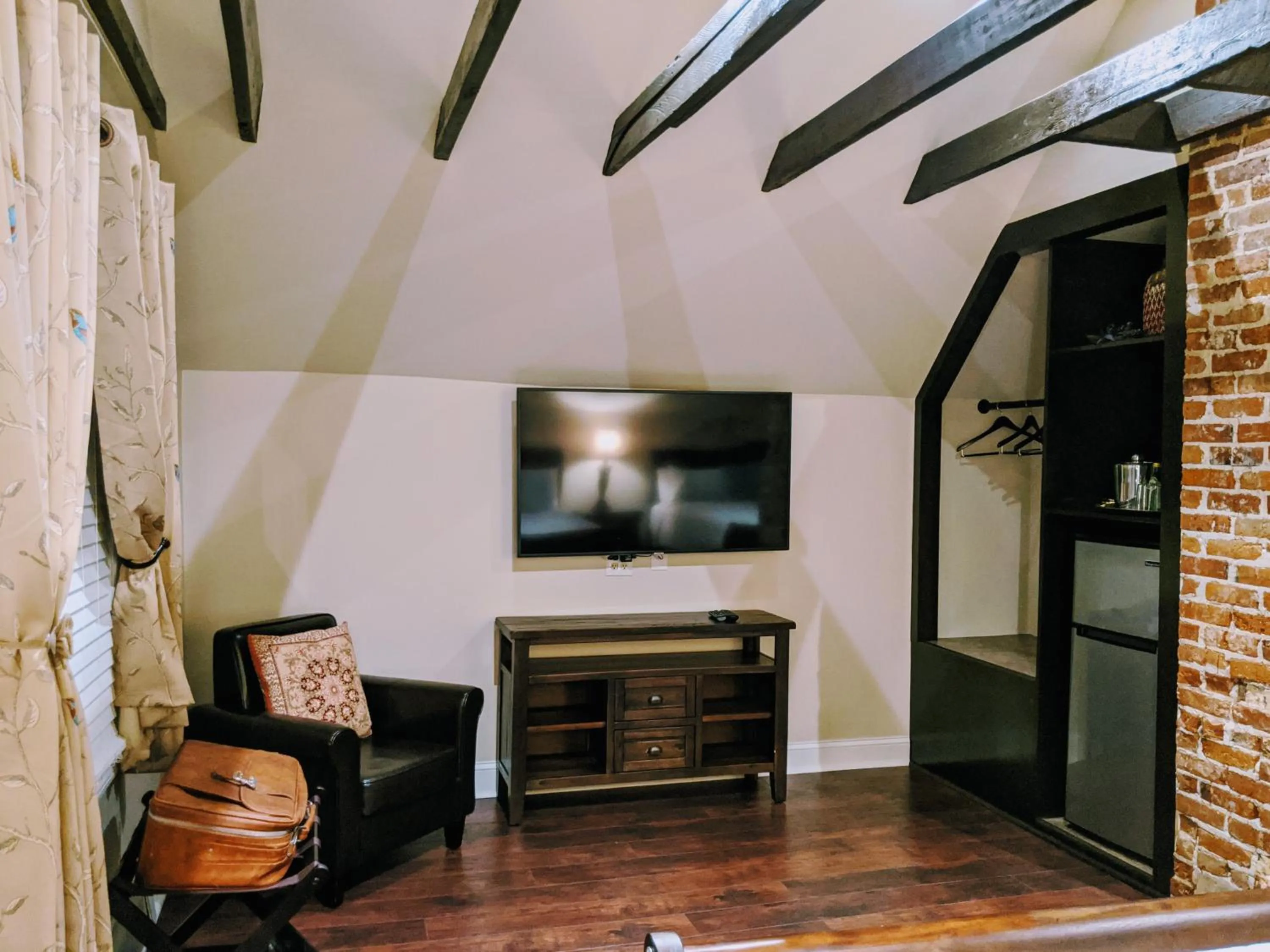 TV and multimedia in Chelsea Pub and Inn