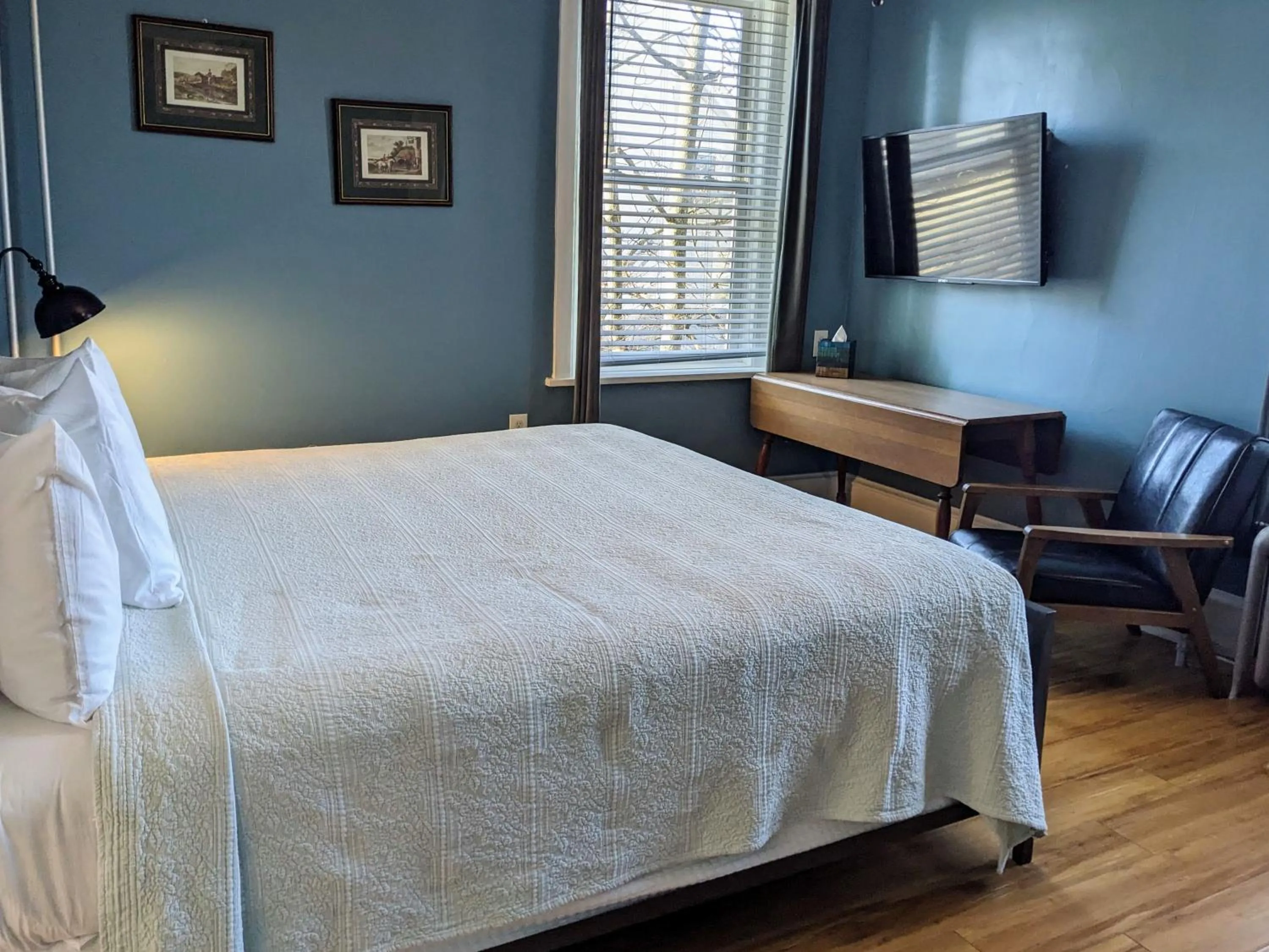 Bed in Chelsea Pub and Inn