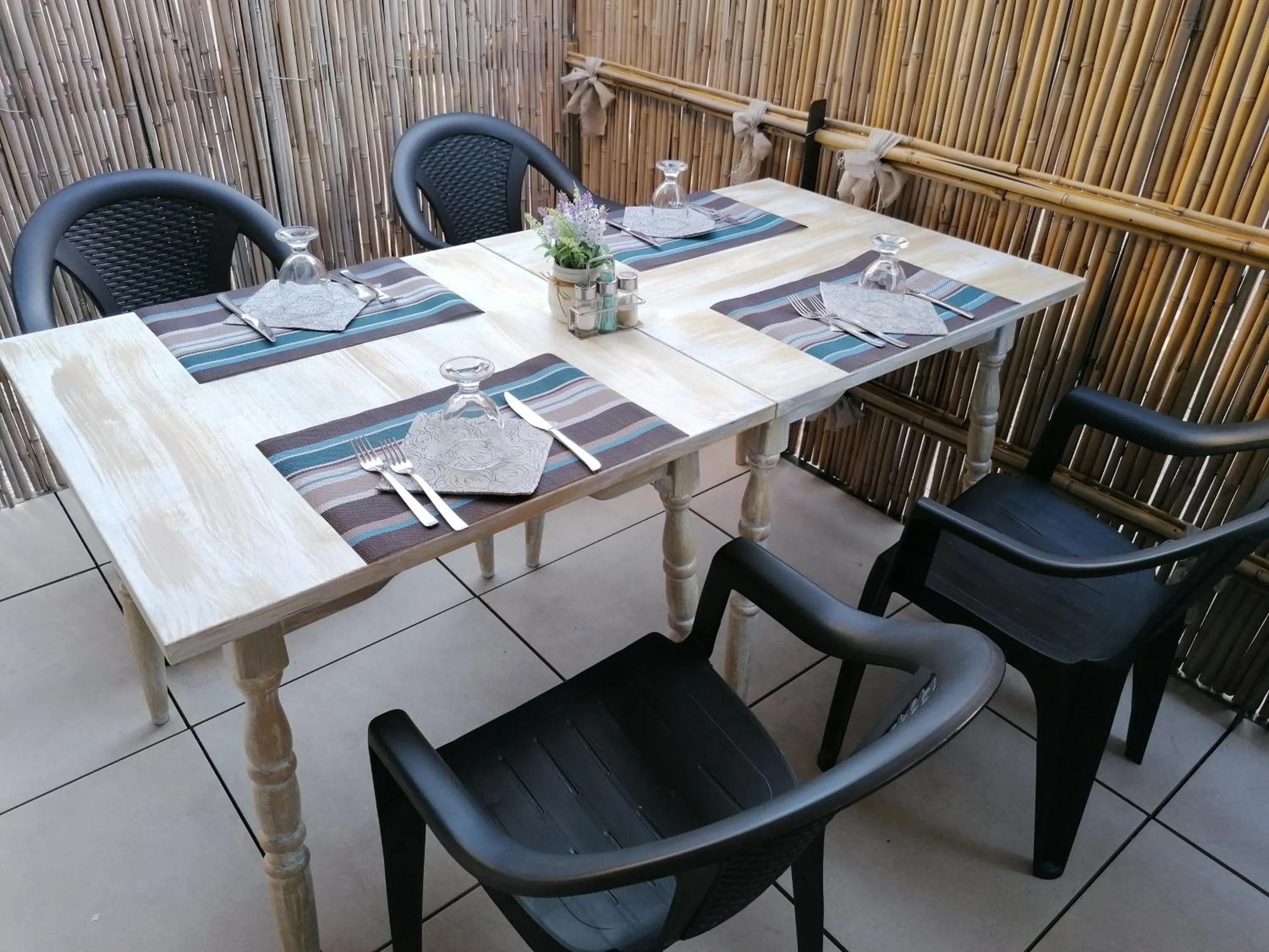 Restaurant/places to eat in Hotel Eden