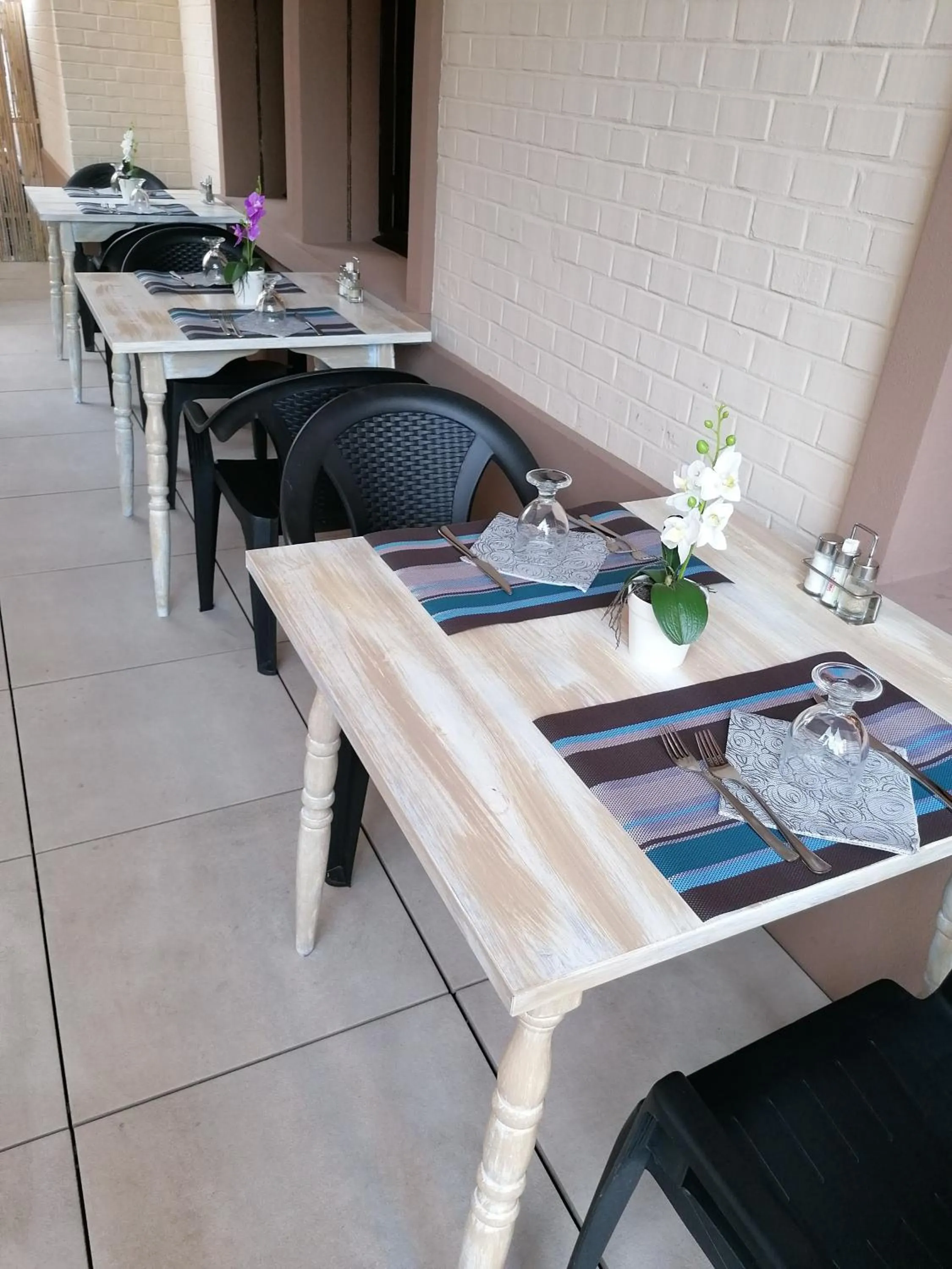 Restaurant/places to eat in Hotel Eden