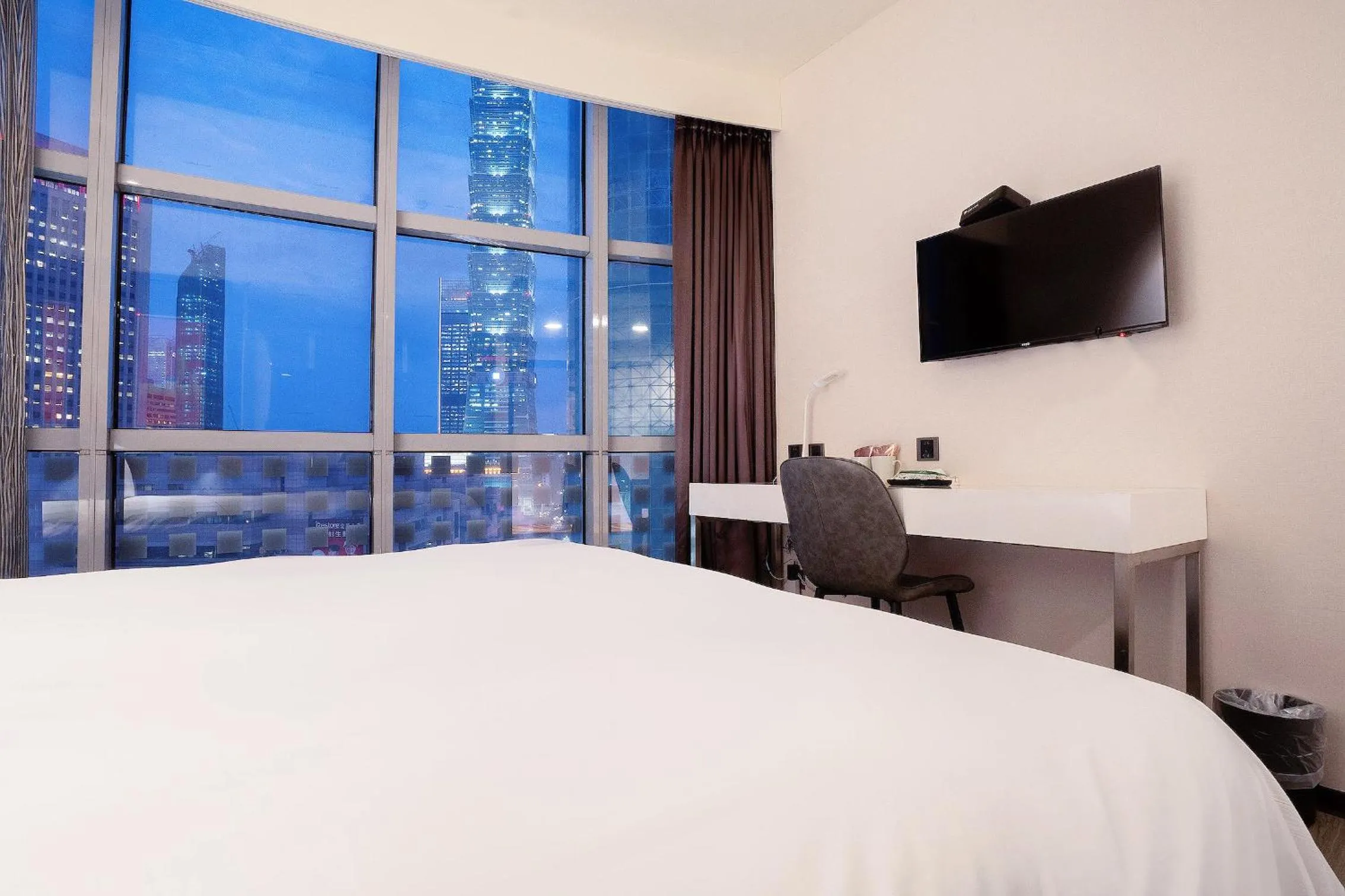On site, Bed in CHECK inn Taipei Xinyi