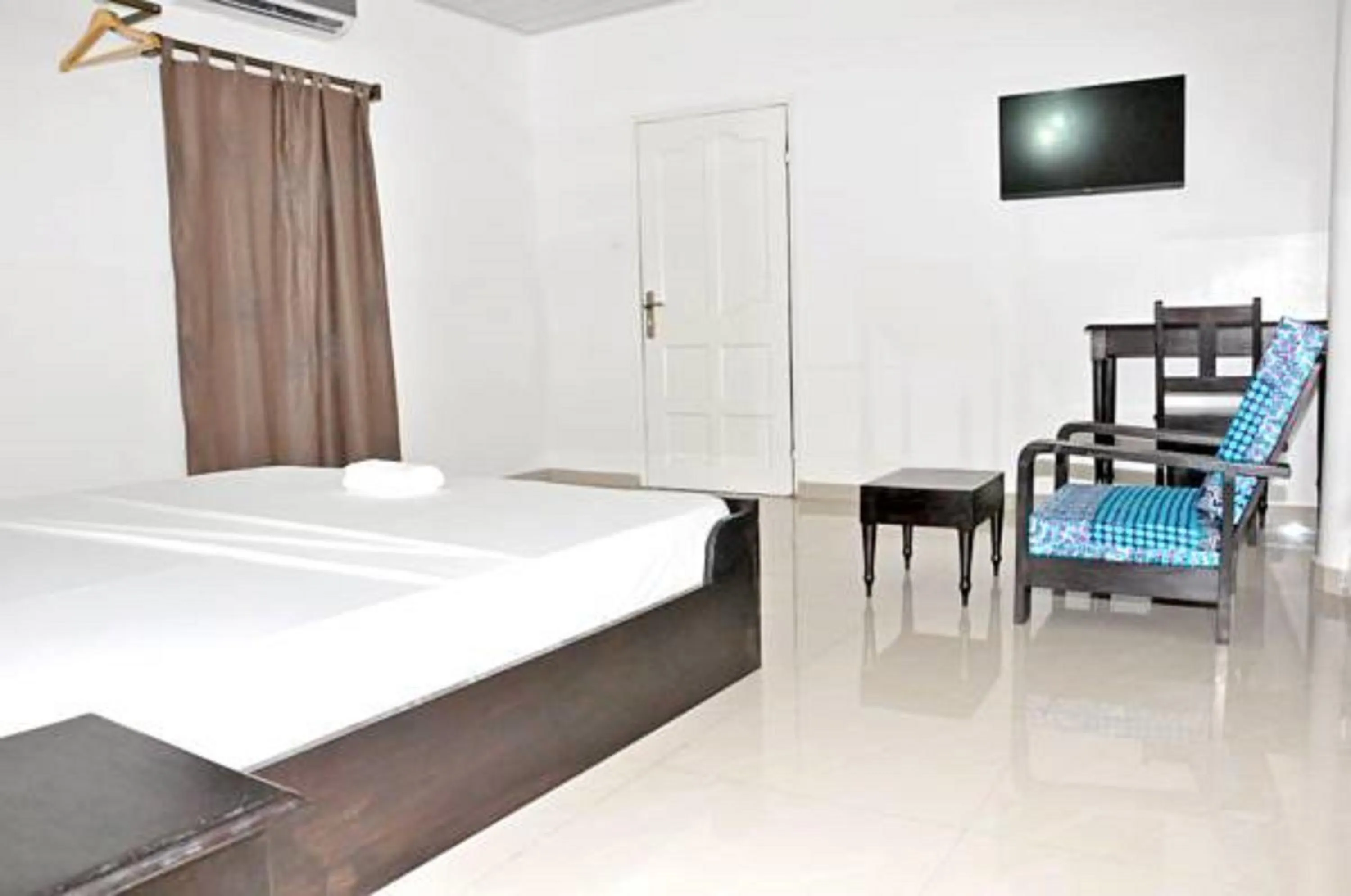 Photo of the whole room, Bed in Hôtel Seaside