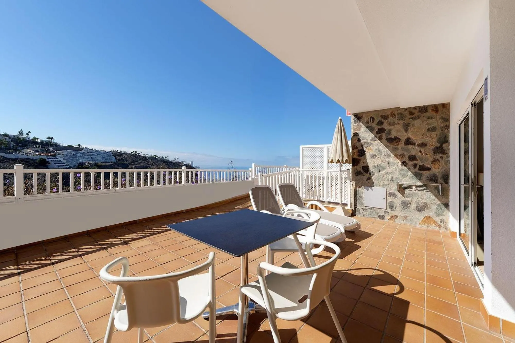 Photo of the whole room in Servatur Altamadores