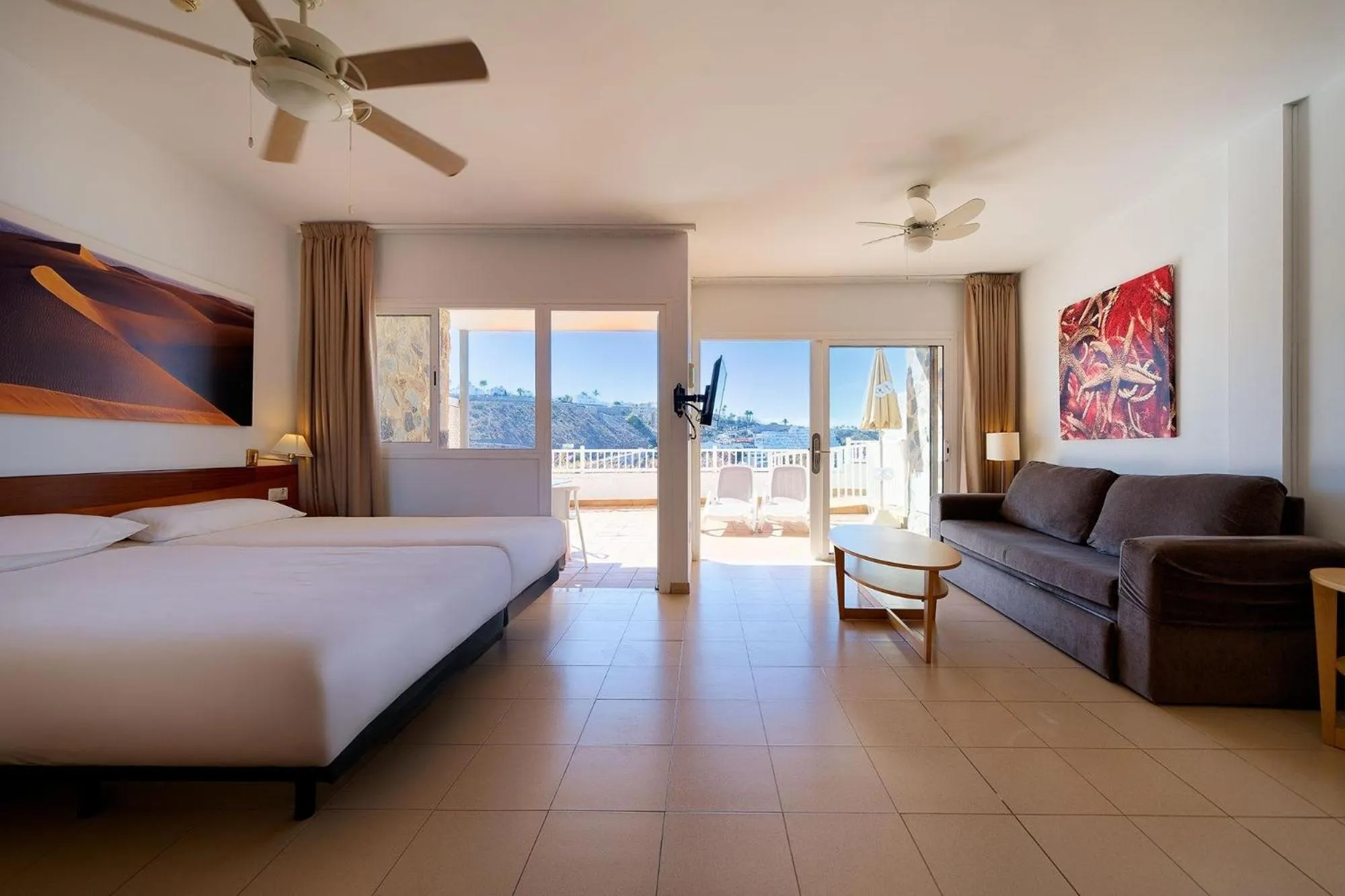 Photo of the whole room, Bed in Servatur Altamadores