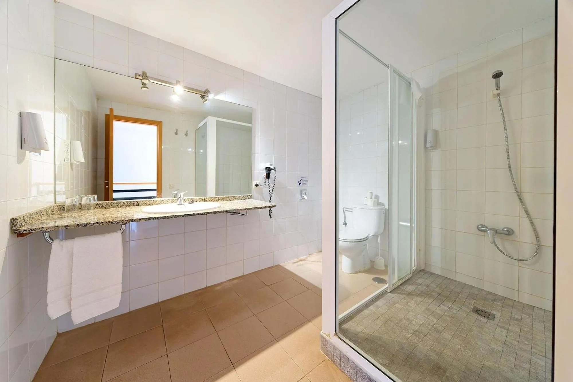 Bathroom in Servatur Altamadores