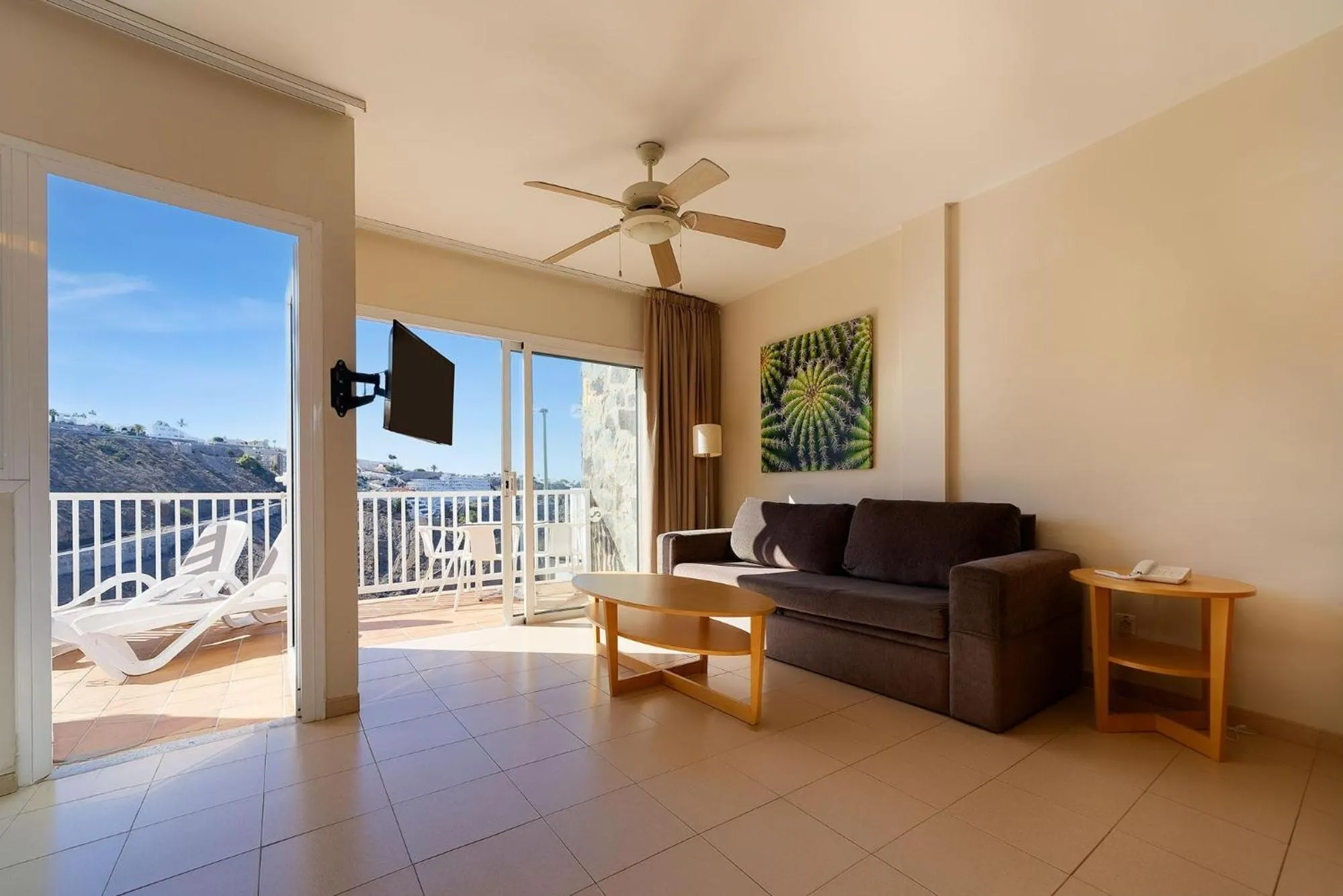 Photo of the whole room in Servatur Altamadores