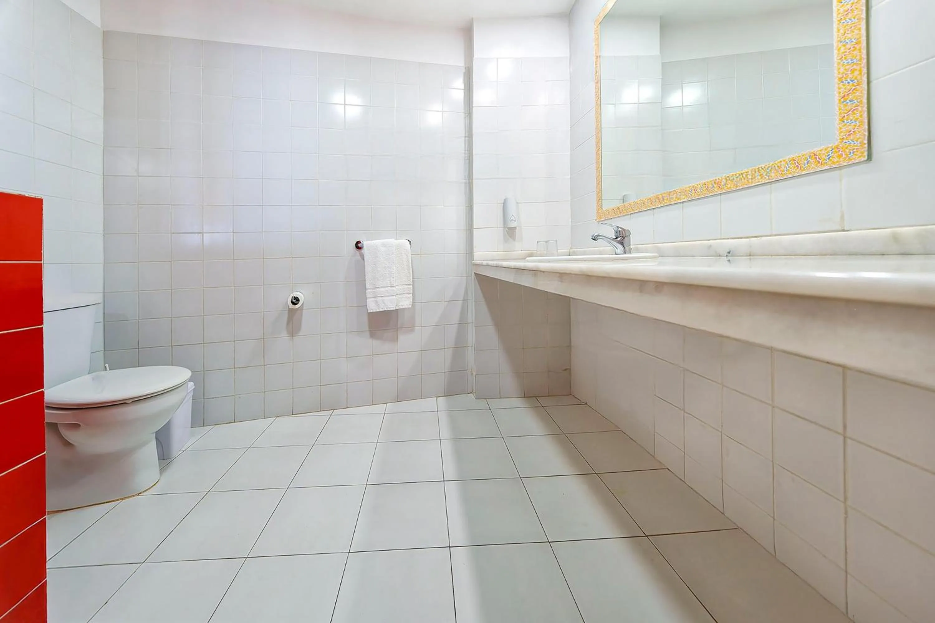 Bathroom in Servatur Altamadores