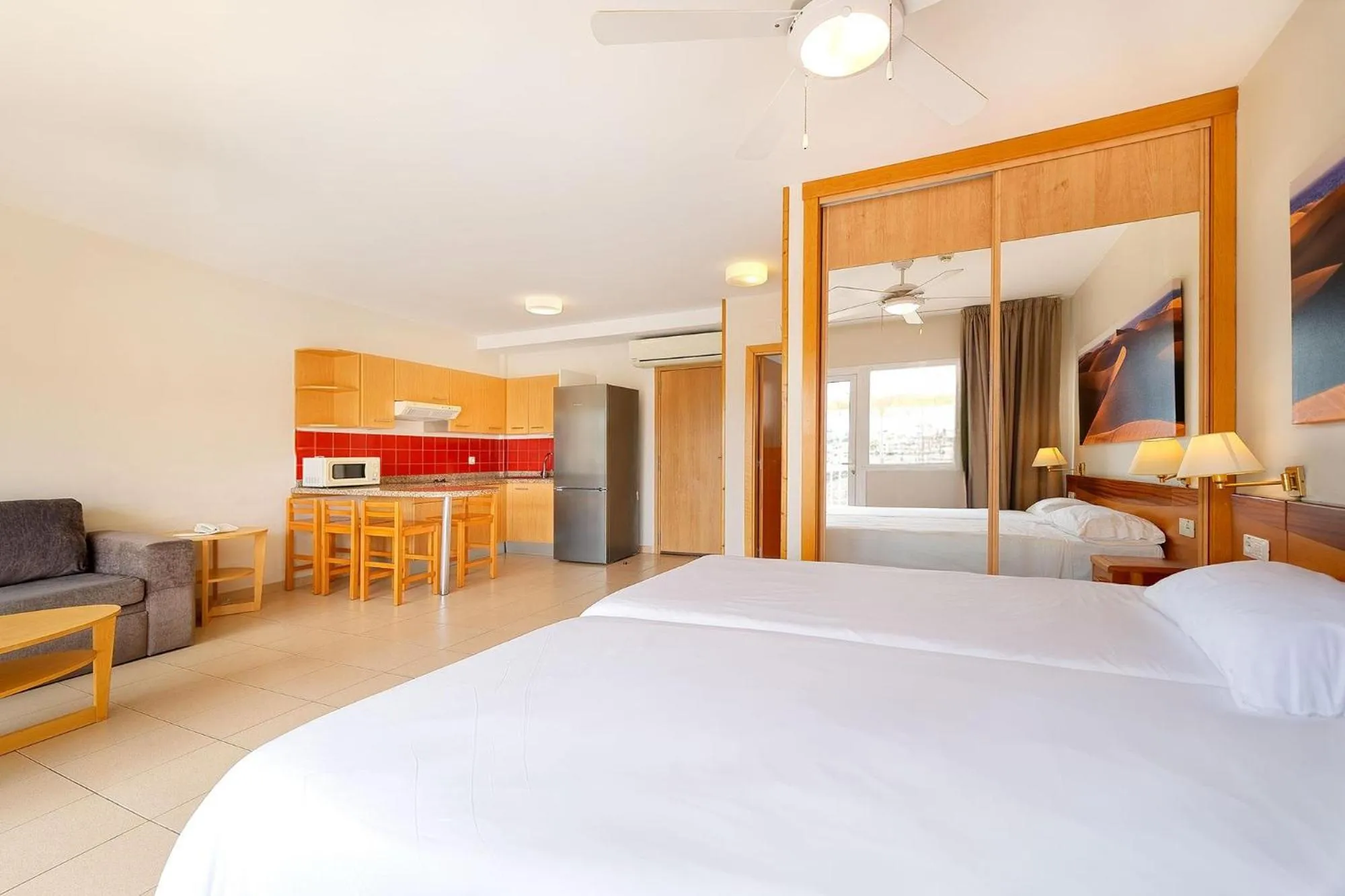 Photo of the whole room, Bed in Servatur Altamadores