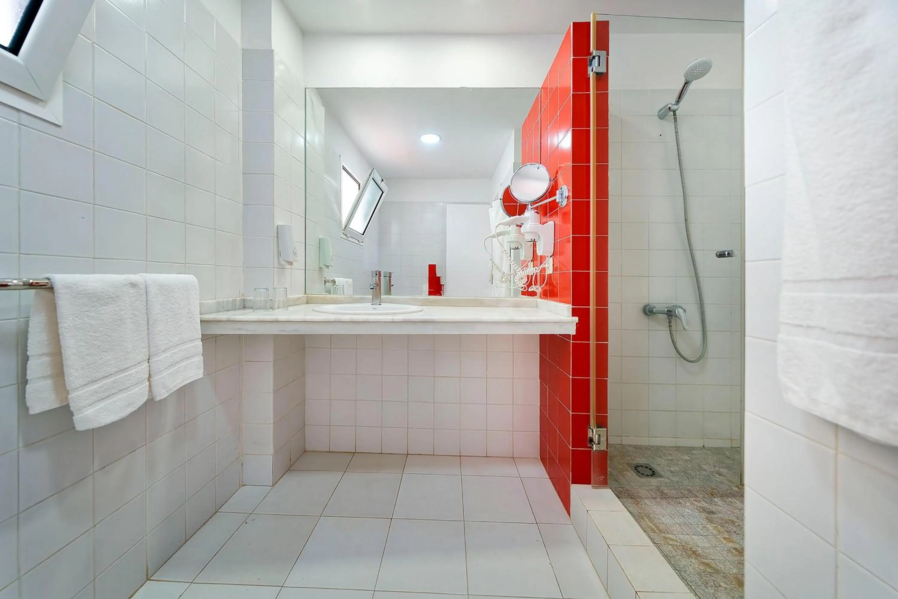 Bathroom in Servatur Altamadores