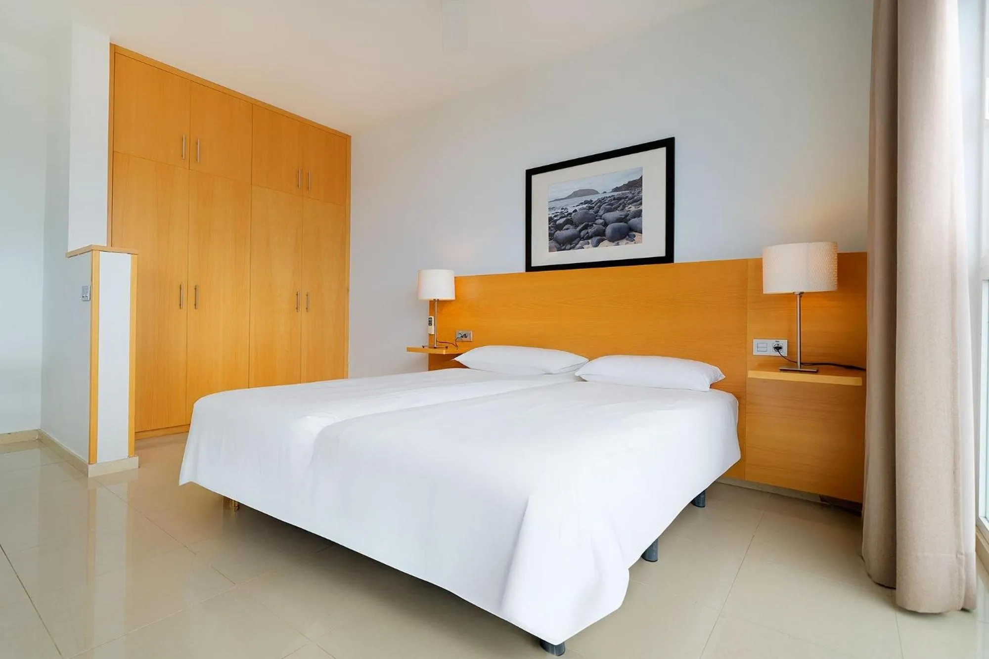 Photo of the whole room, Bed in Servatur Altamadores