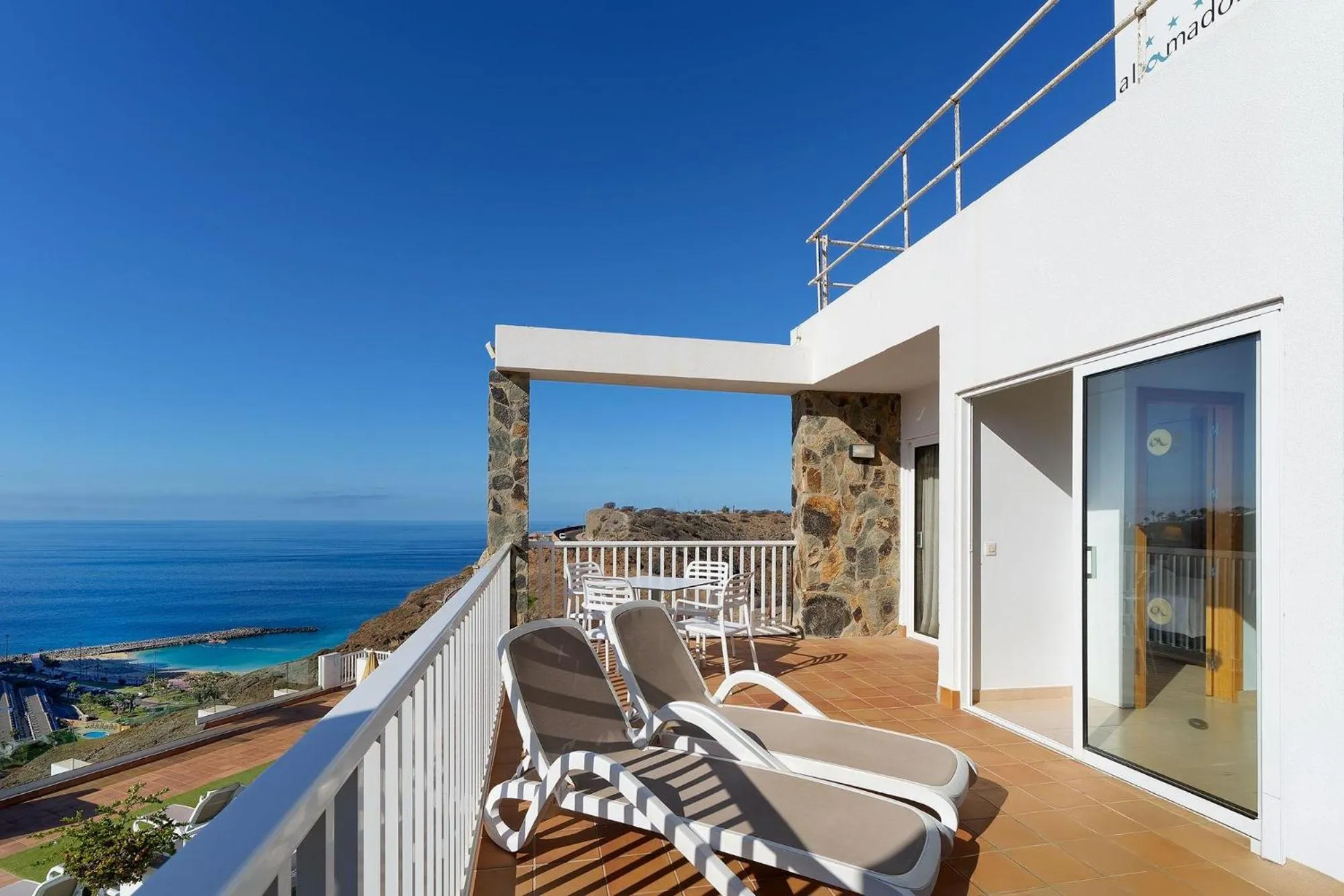 Photo of the whole room in Servatur Altamadores