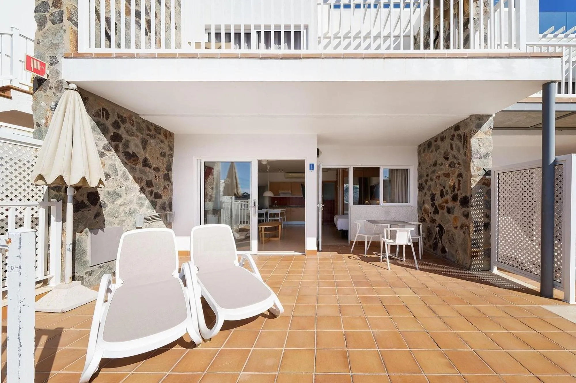 Photo of the whole room in Servatur Altamadores