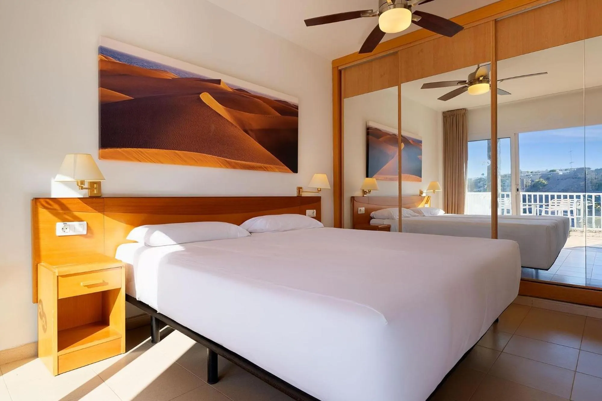 Photo of the whole room, Bed in Servatur Altamadores