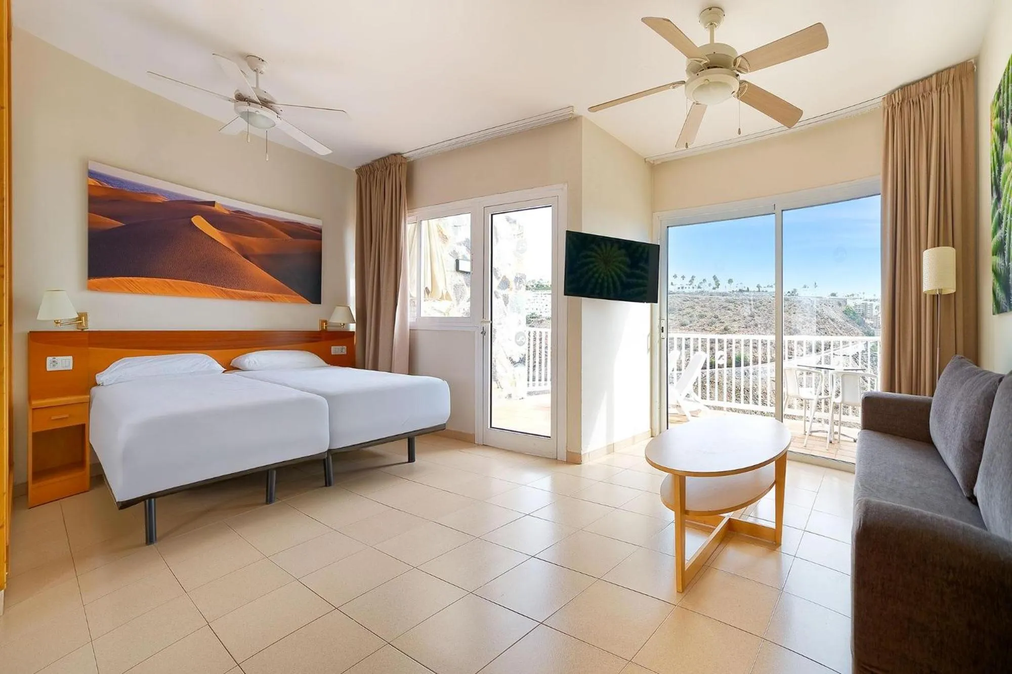 Photo of the whole room, Bed in Servatur Altamadores