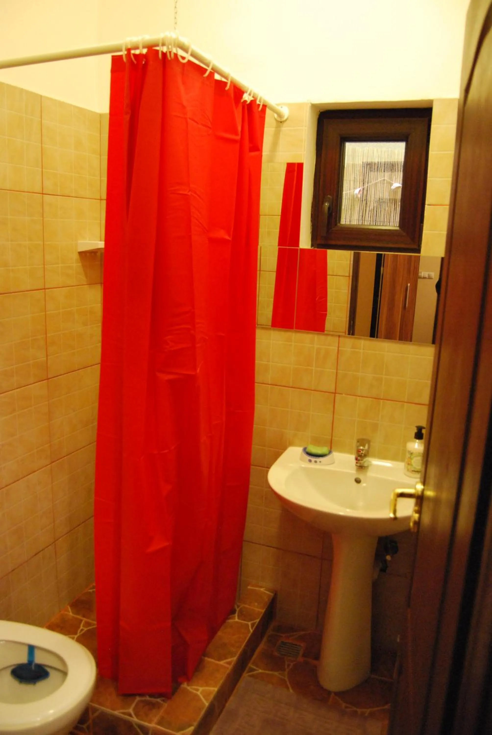 Bathroom in Motor House Unirii