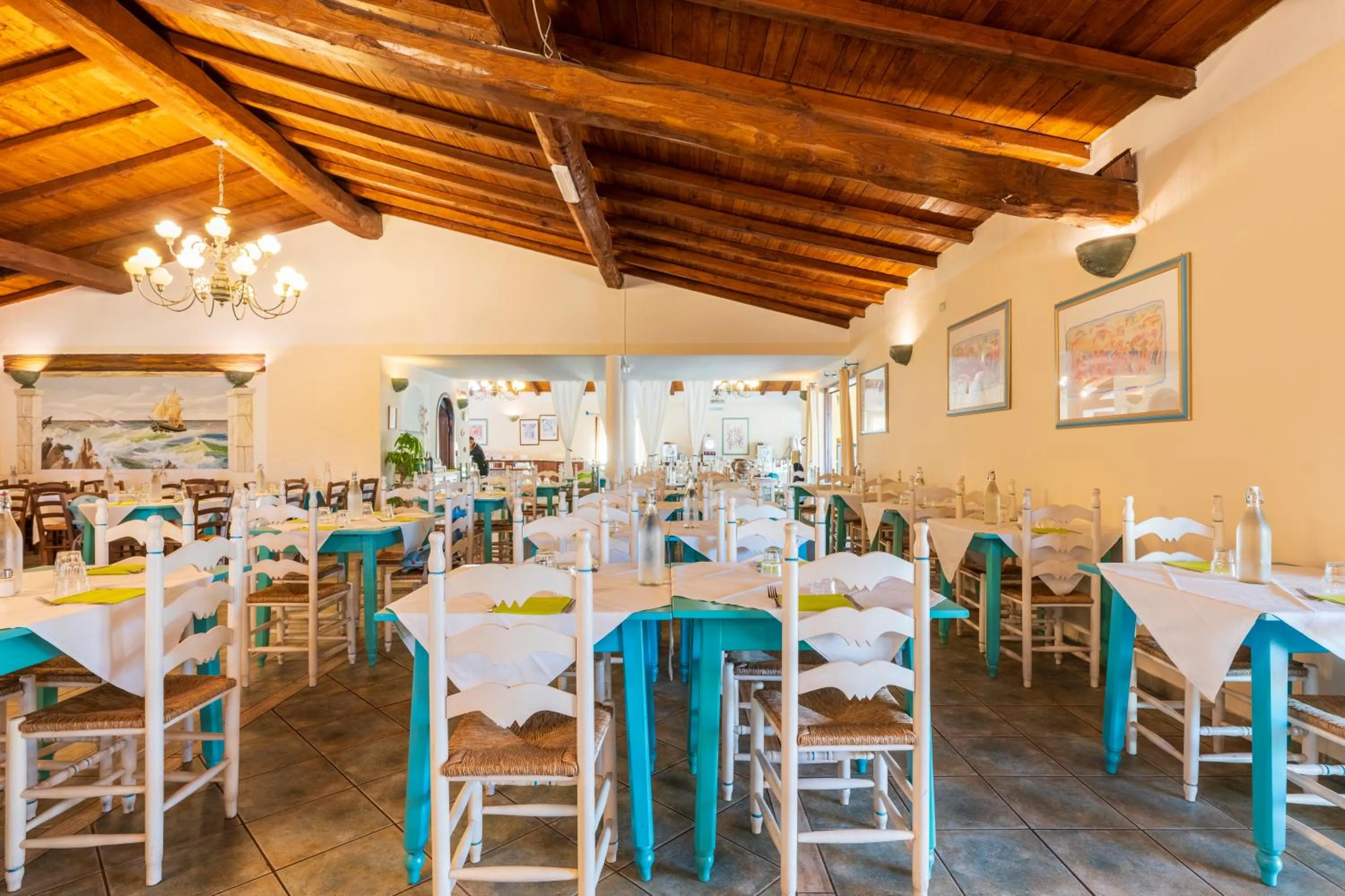 Restaurant/places to eat in Li Suari Club Village