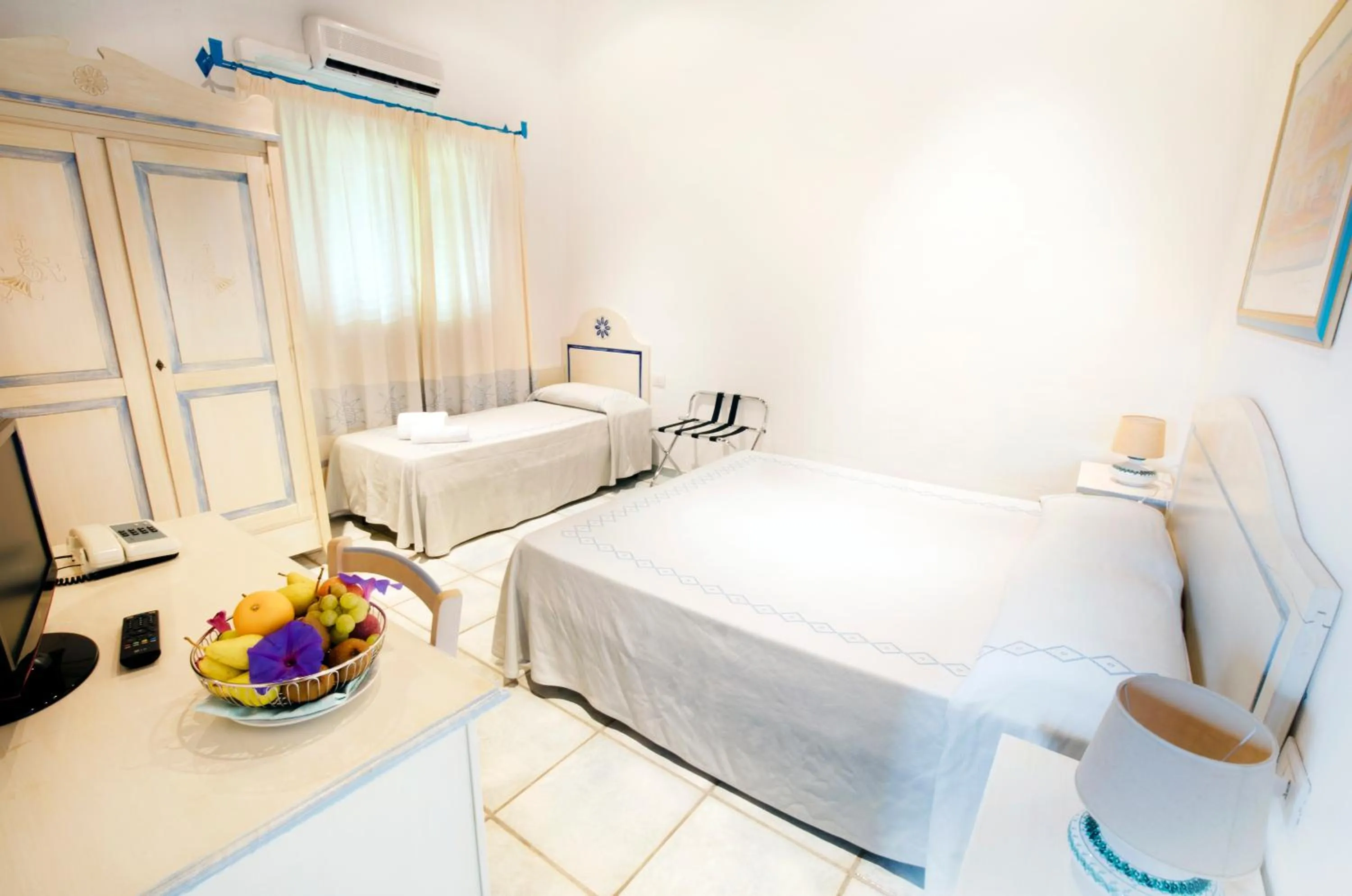 Photo of the whole room, Bed in Li Suari Club Village