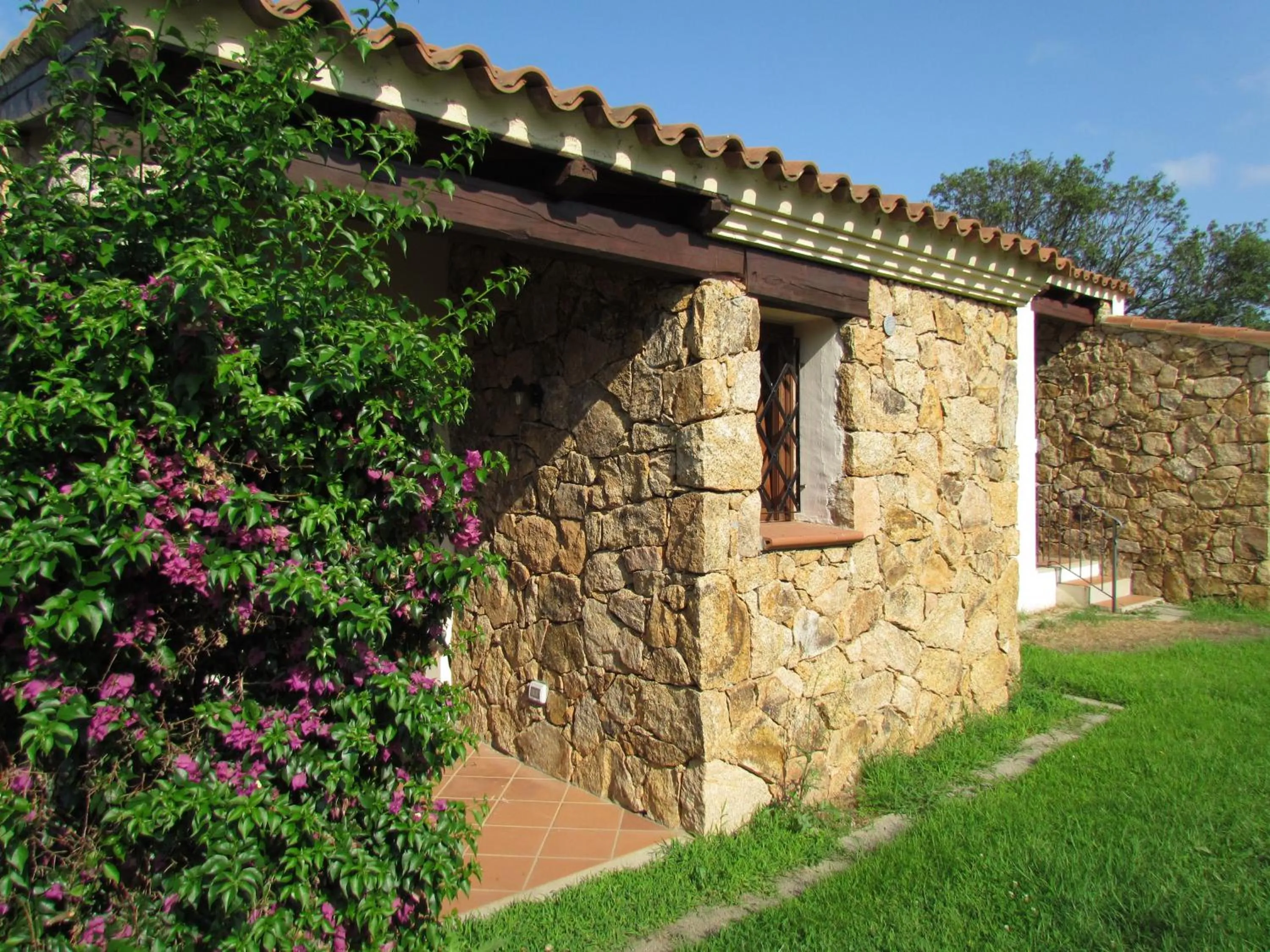 Property building in Li Suari Club Village