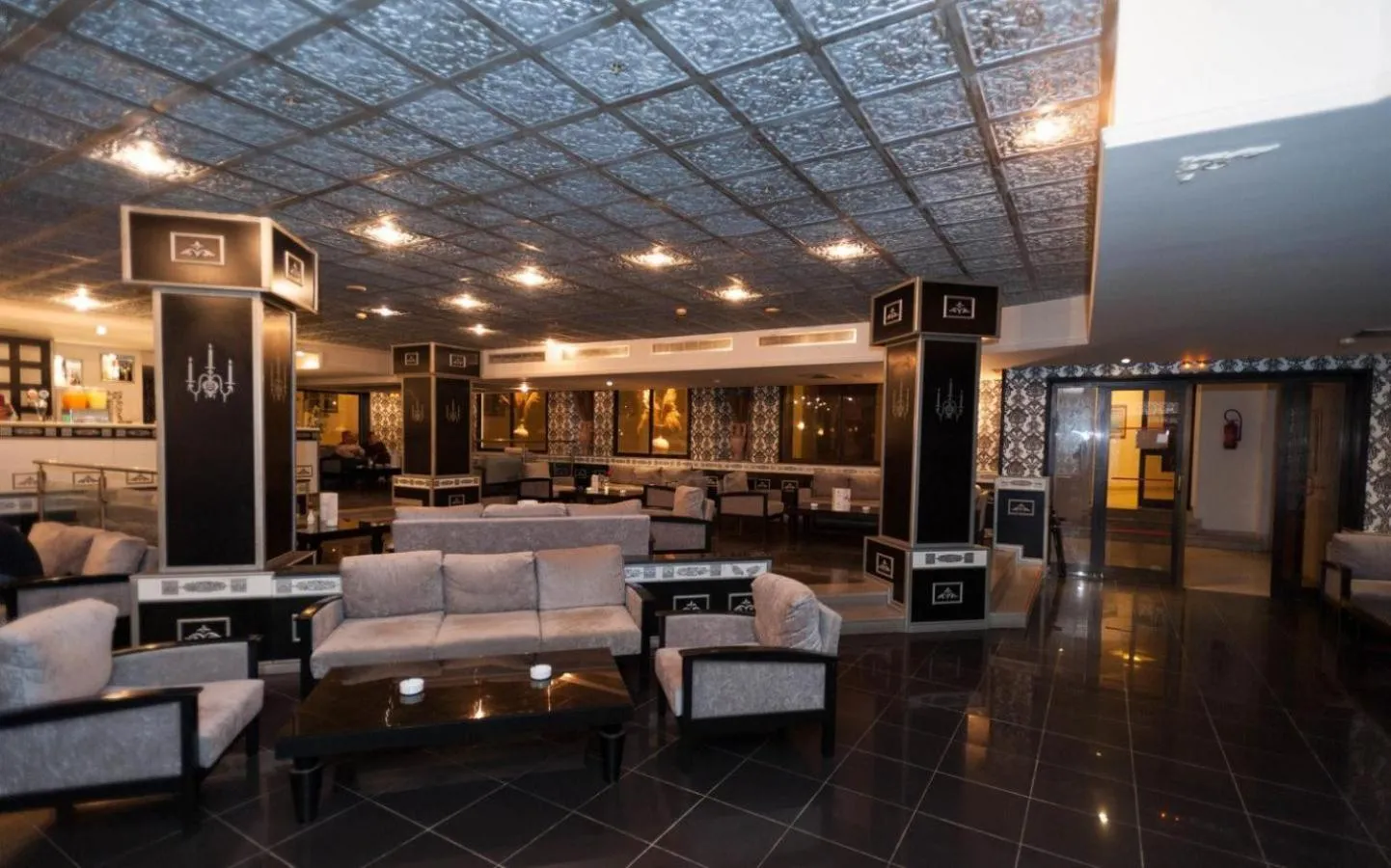 Lounge or bar in L'Orient Palace Resort and Spa