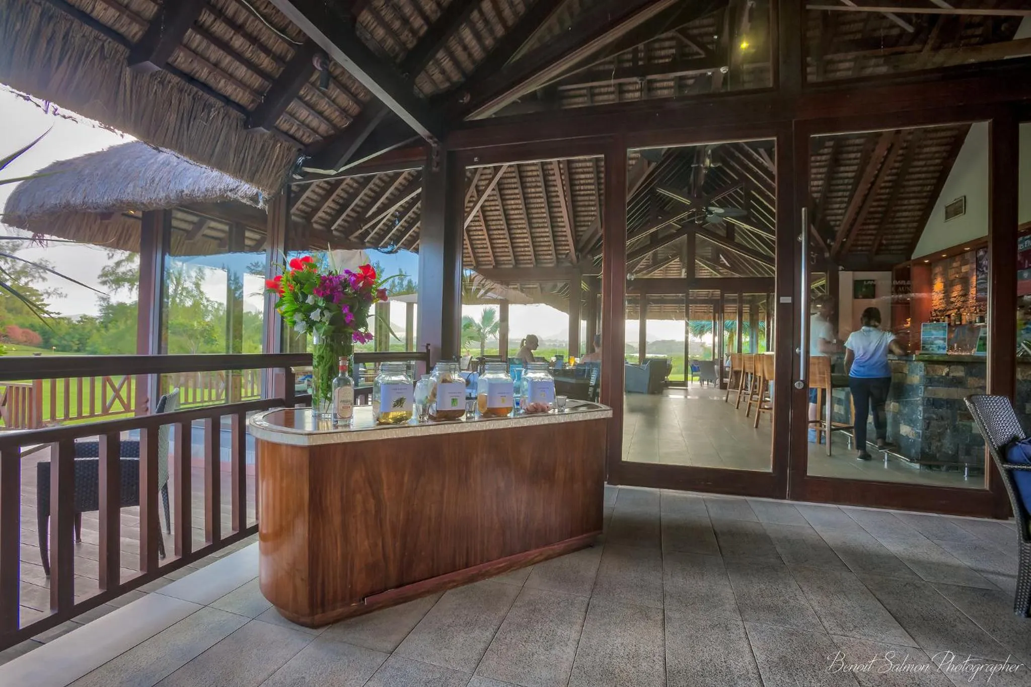 Breakfast in Bubble Lodge Ile aux Cerfs Island