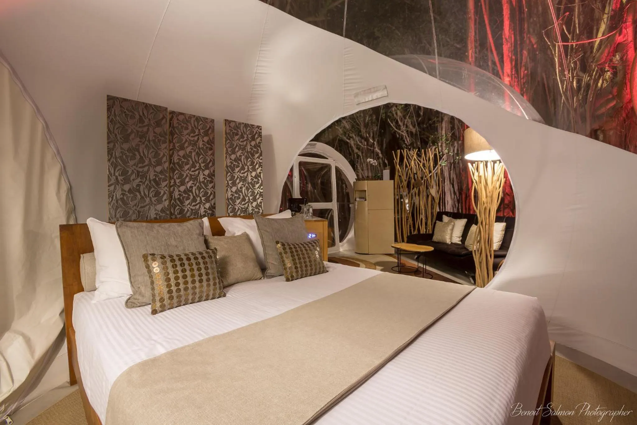 Spring, Bed in Bubble Lodge Ile aux Cerfs Island