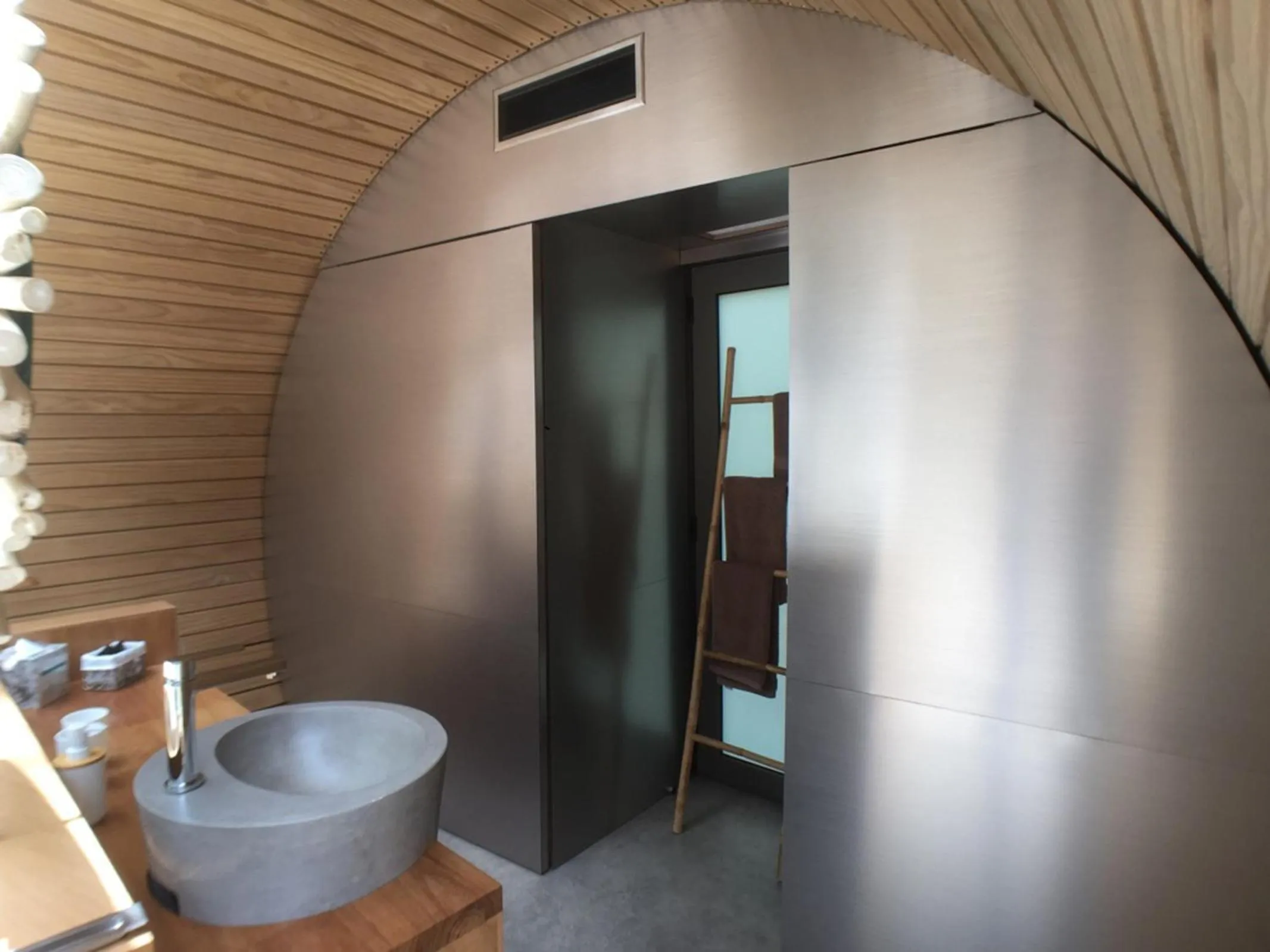 Bathroom in Bubble Lodge Ile aux Cerfs Island