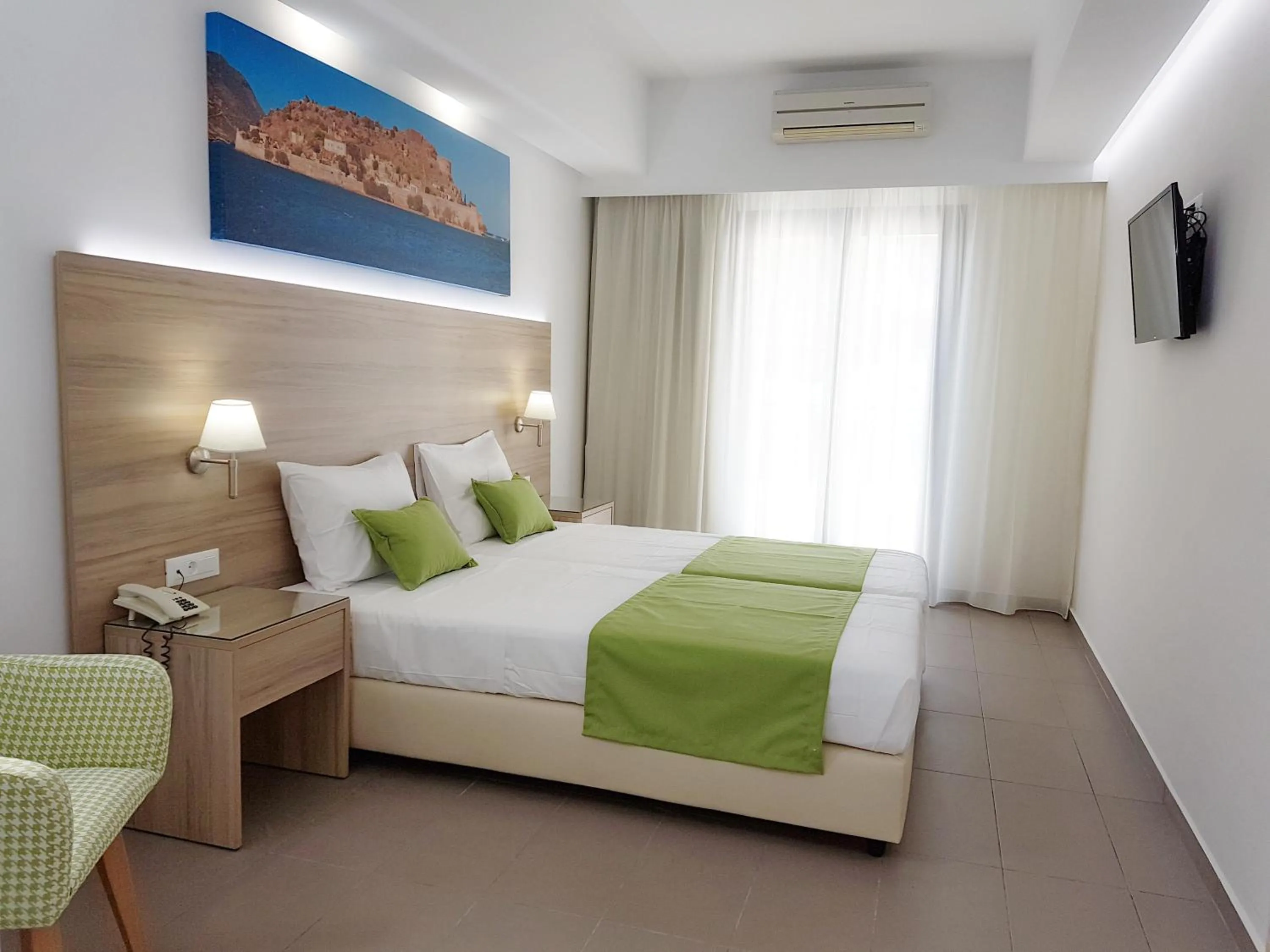Communal lounge/ TV room, Bed in Astra Village & Suites