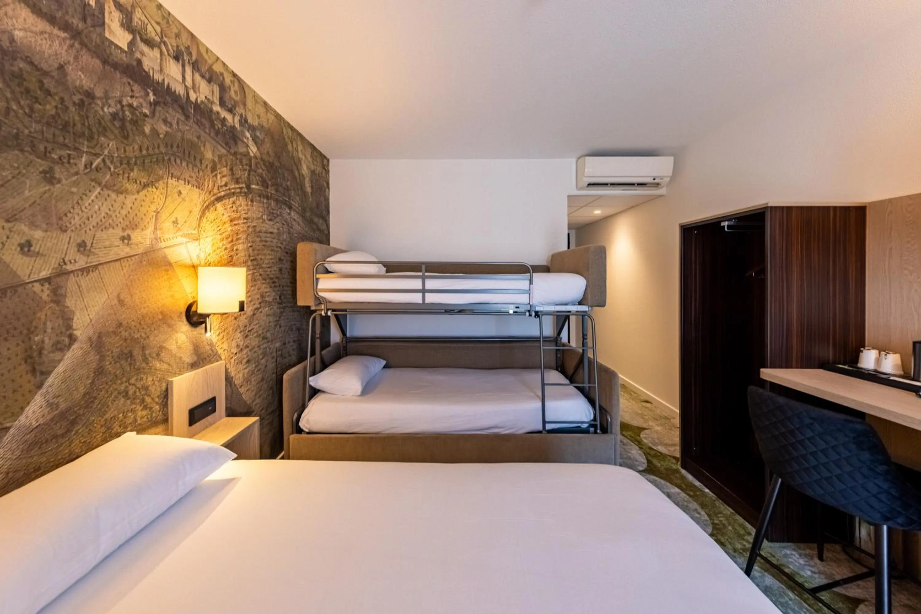 Bed in Hôtel Pont Rouge , Carcassonne