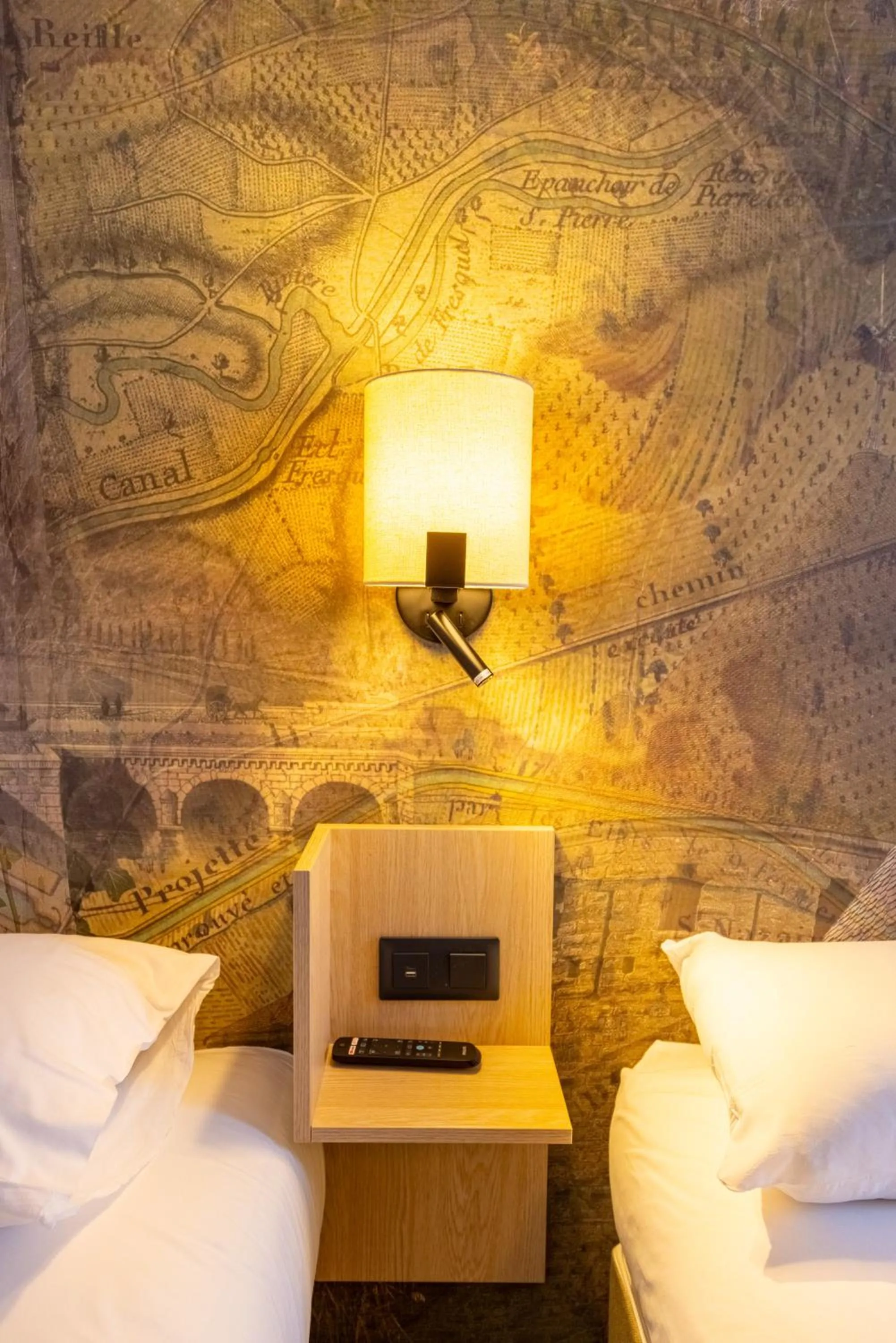 Bed in Hôtel Pont Rouge , Carcassonne