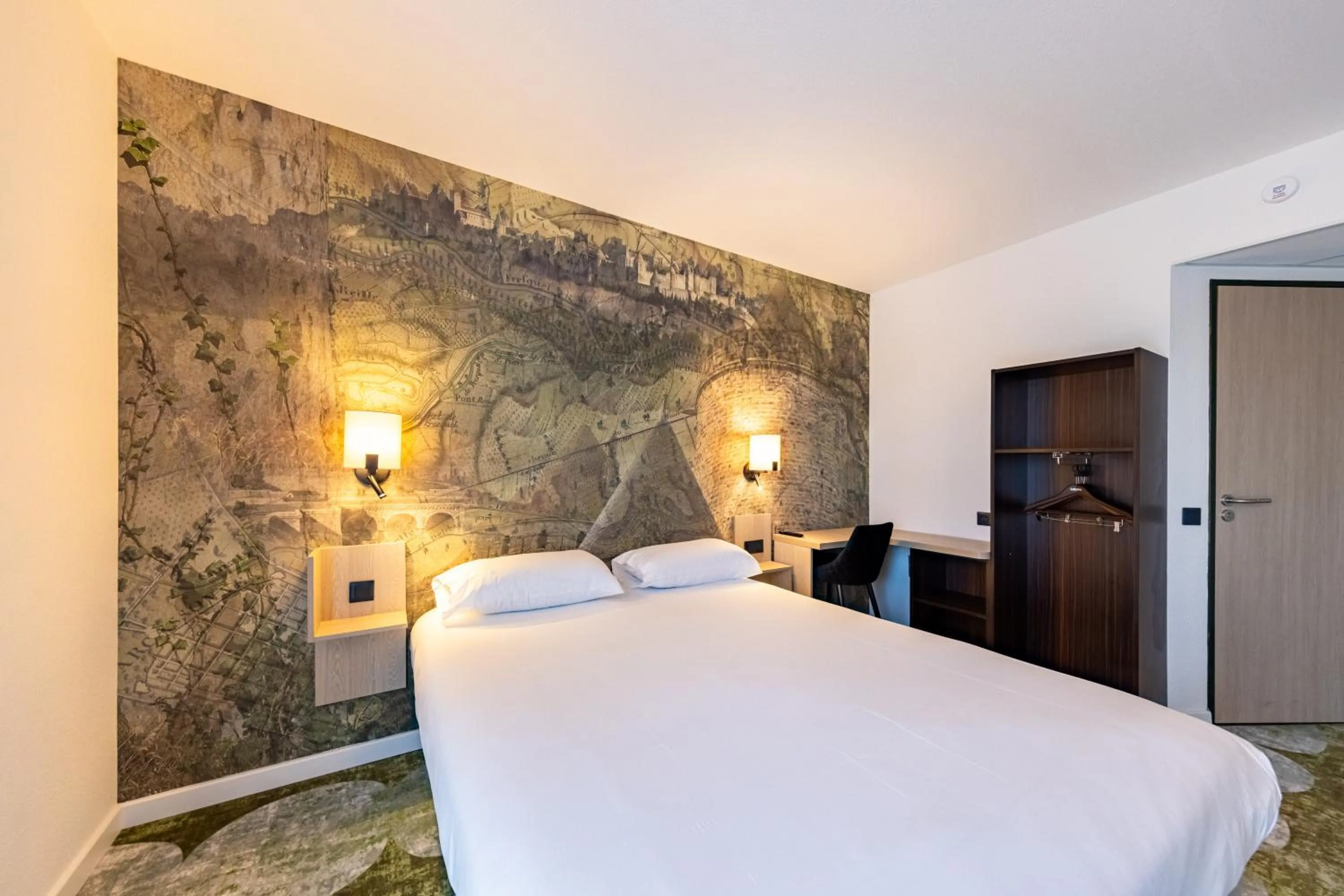 Bed in Hôtel Pont Rouge , Carcassonne