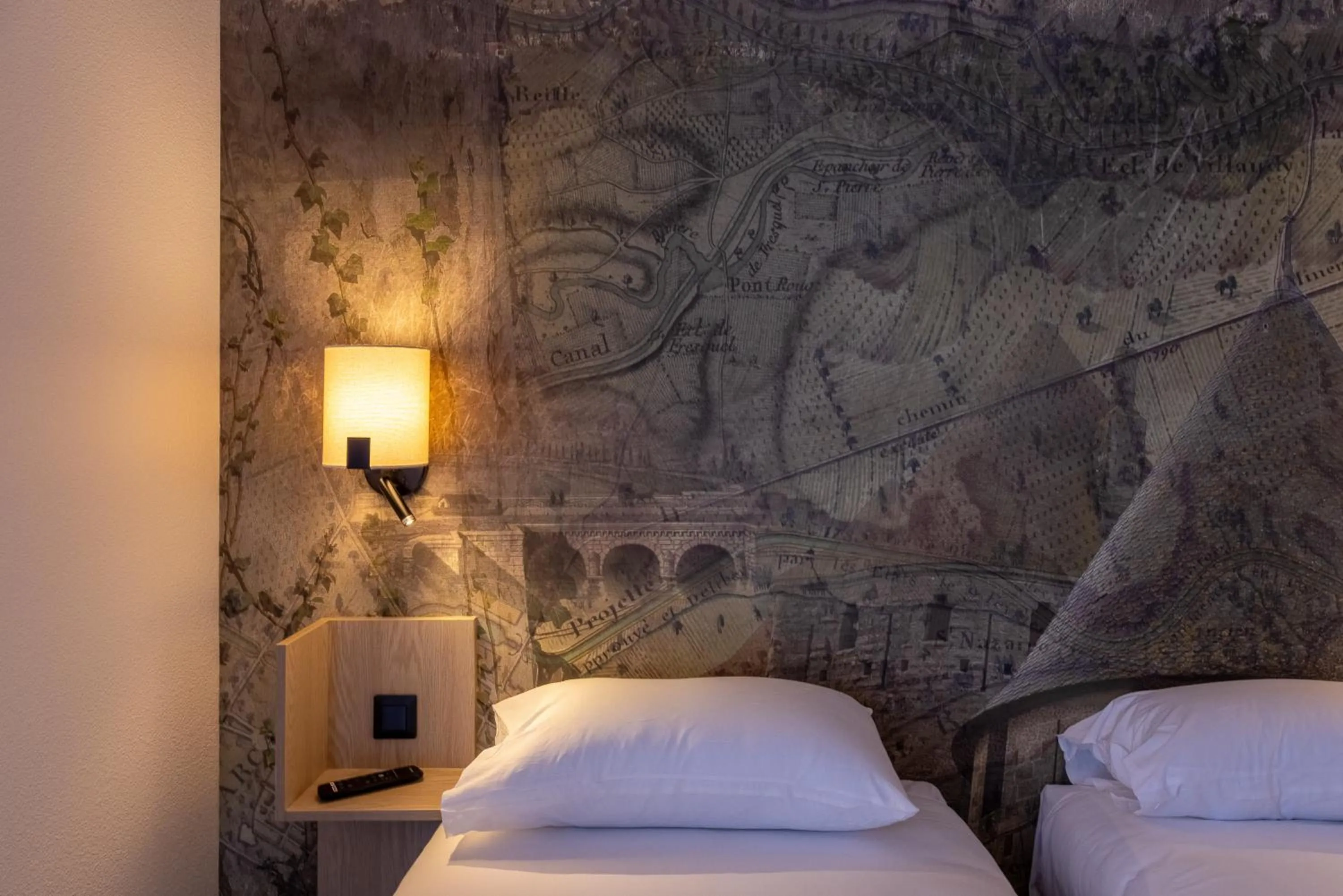 Bed in Hôtel Pont Rouge , Carcassonne