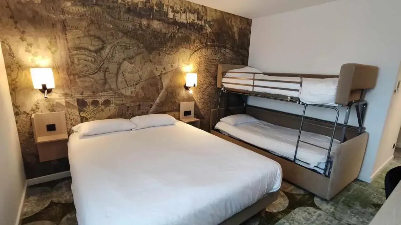 Family Room in Hôtel Pont Rouge , Carcassonne Family Room in Hôtel Pont Rouge , Carcassonne