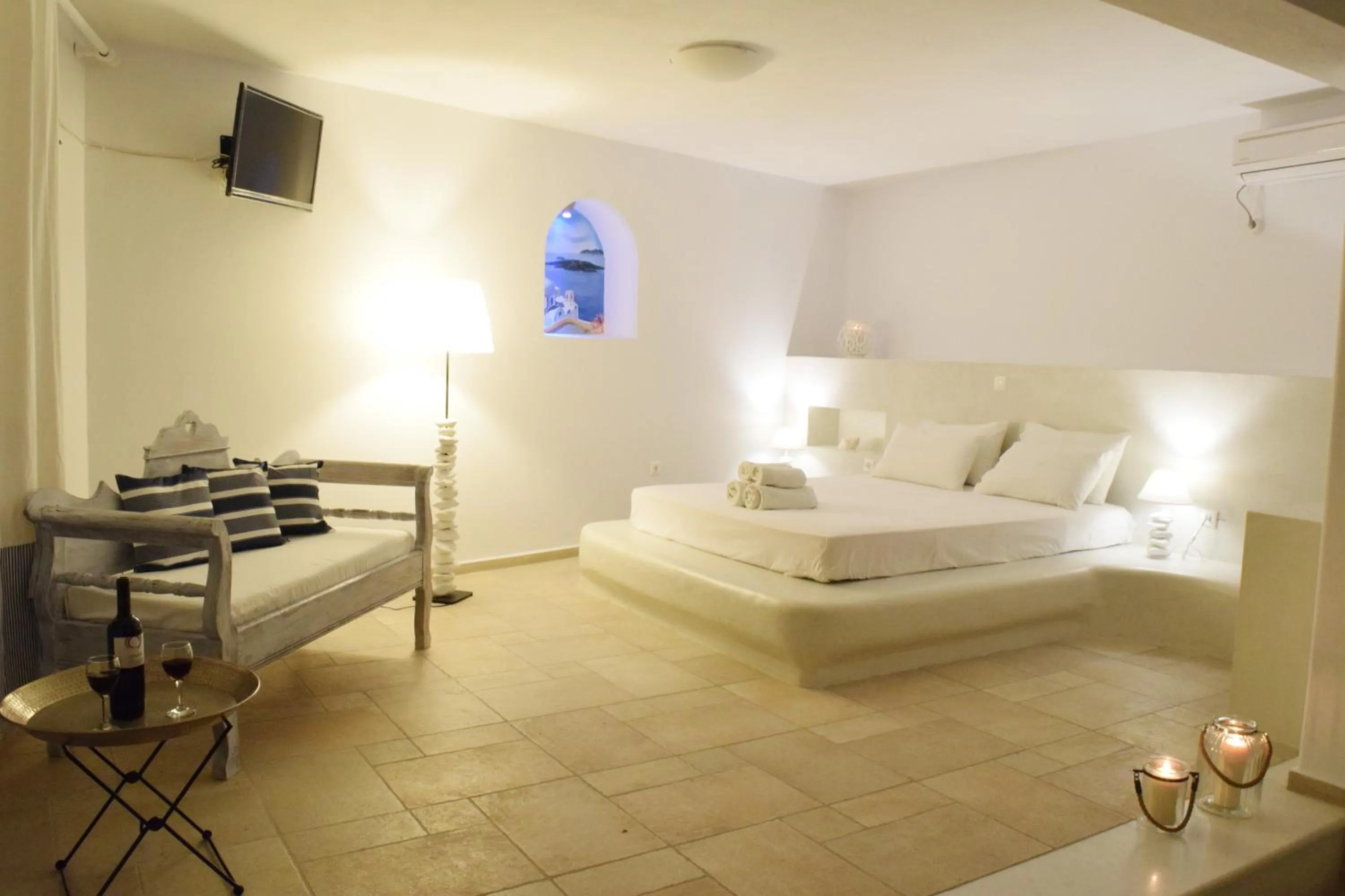 Photo of the whole room, Bed in Santorini Mesotopos