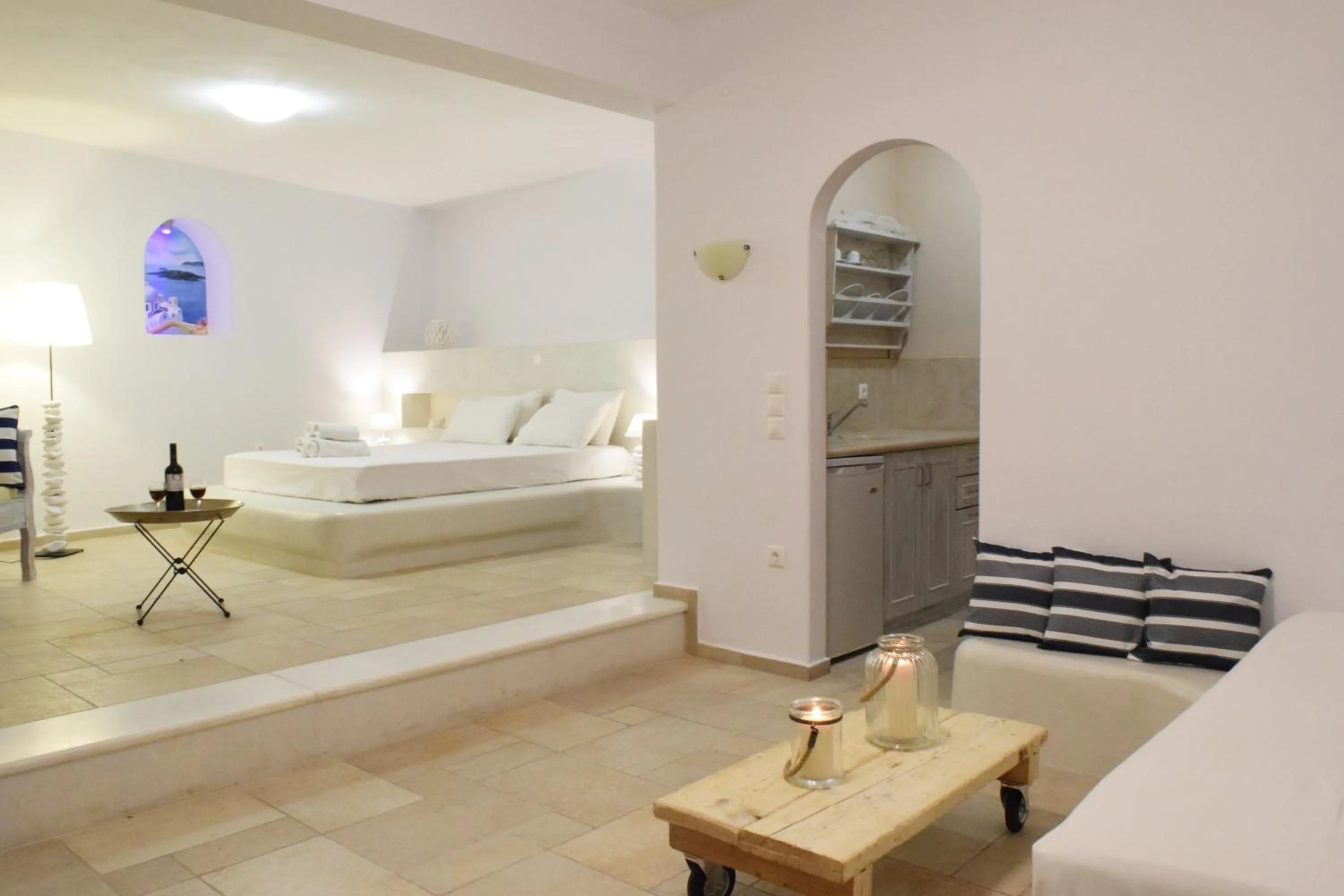 Photo of the whole room, Bed in Santorini Mesotopos