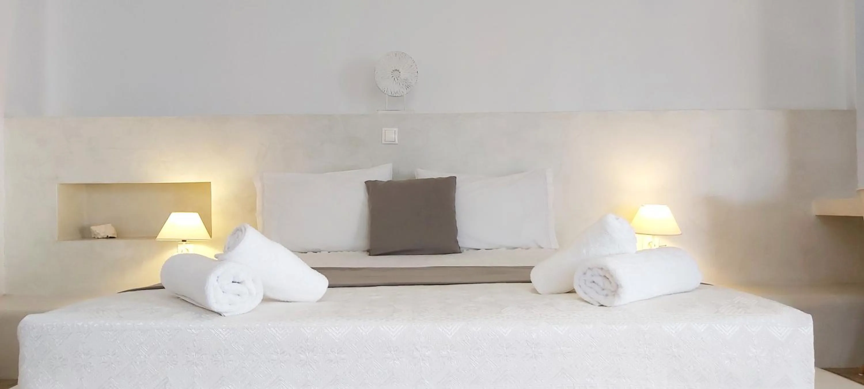 Bed in Santorini Mesotopos