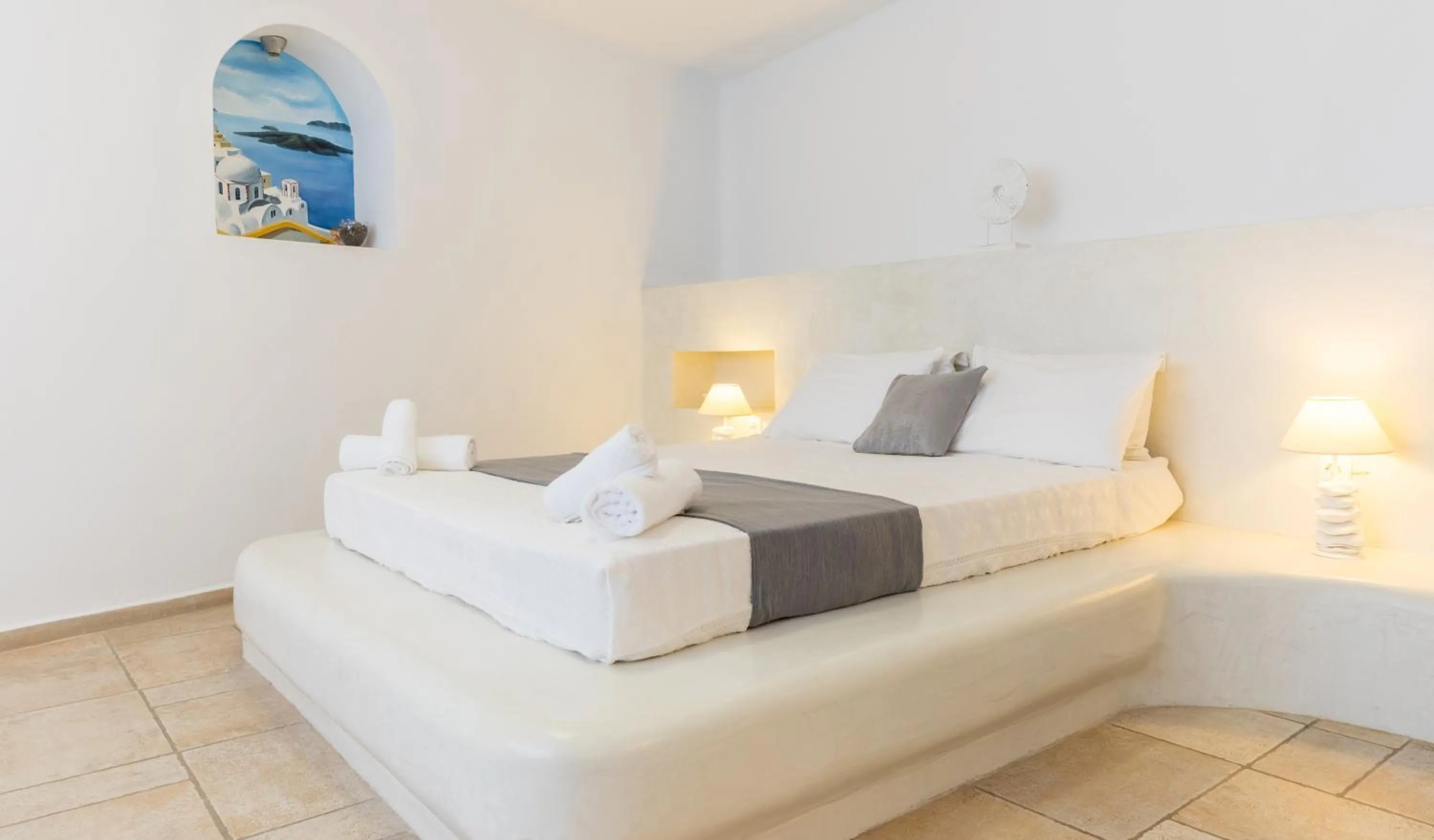 Bed in Santorini Mesotopos